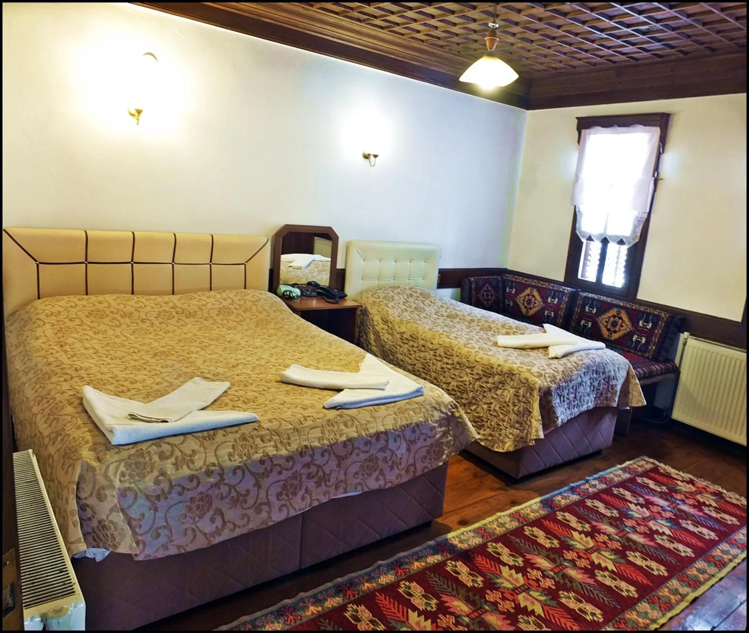 Bed in Cakiroglu Konak