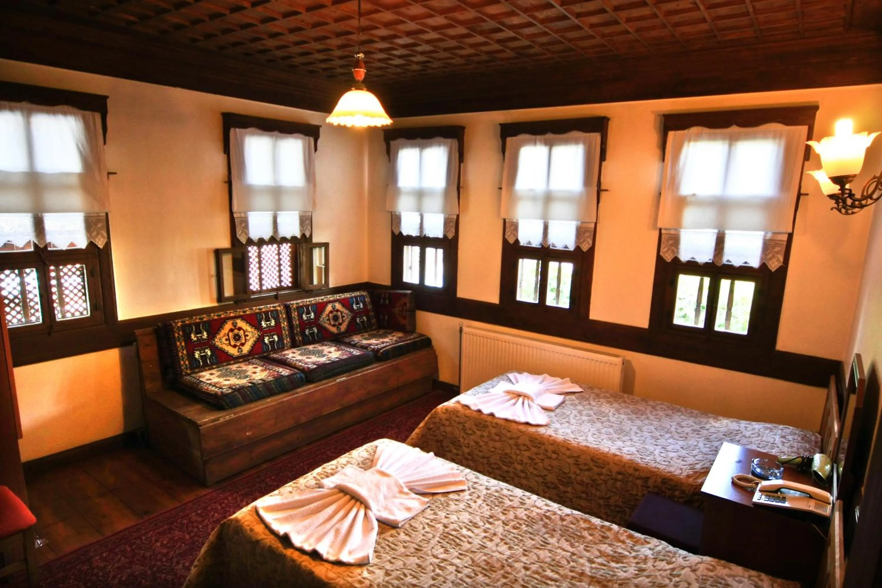 Bed in Cakiroglu Konak