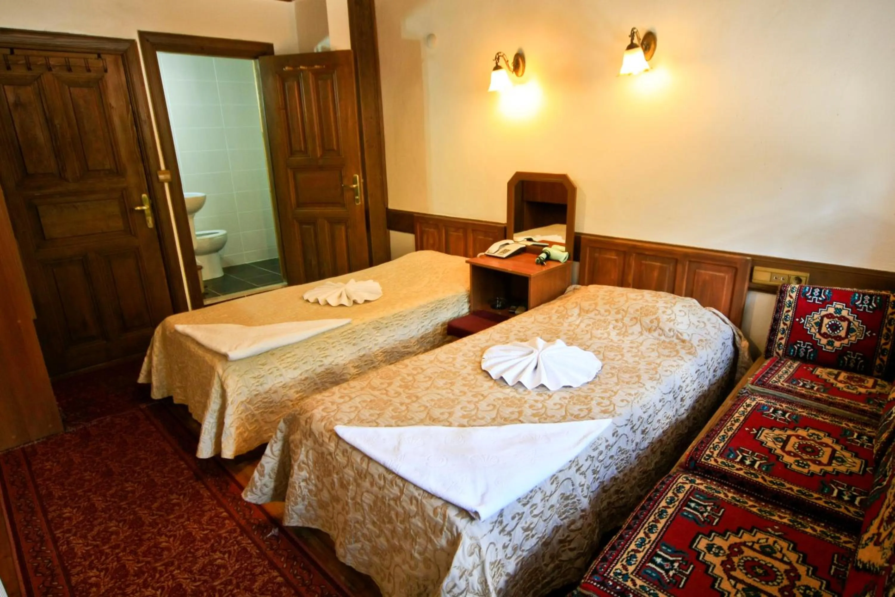 Bed in Cakiroglu Konak