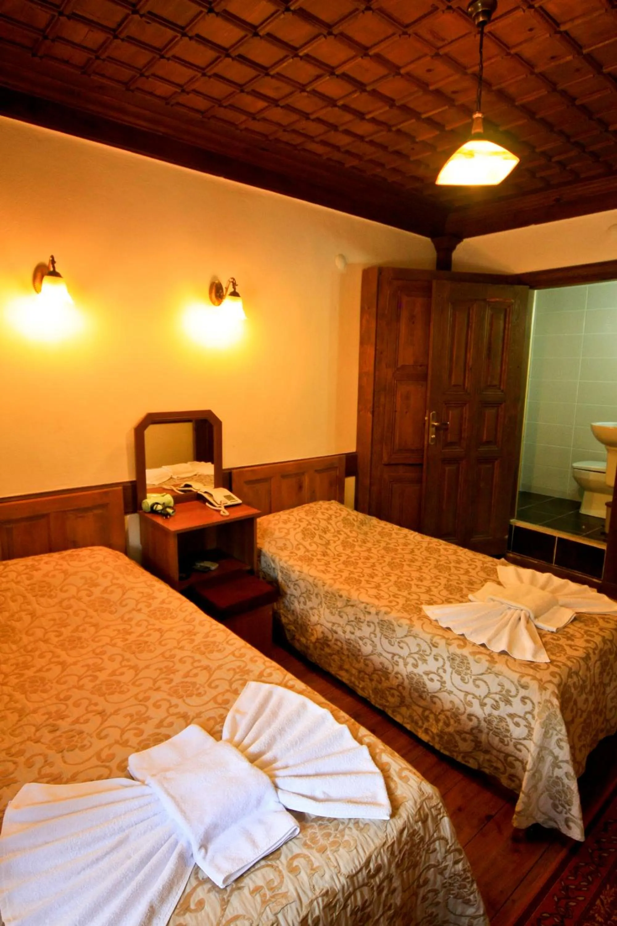 Bed in Cakiroglu Konak