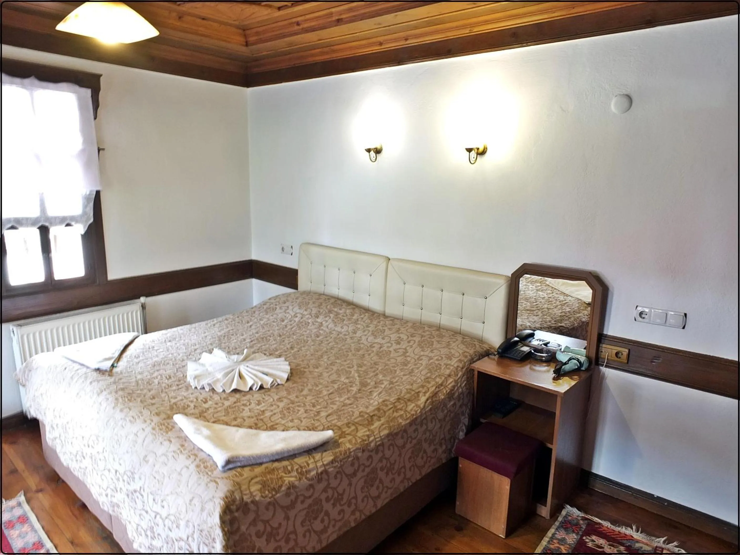 Bed in Cakiroglu Konak