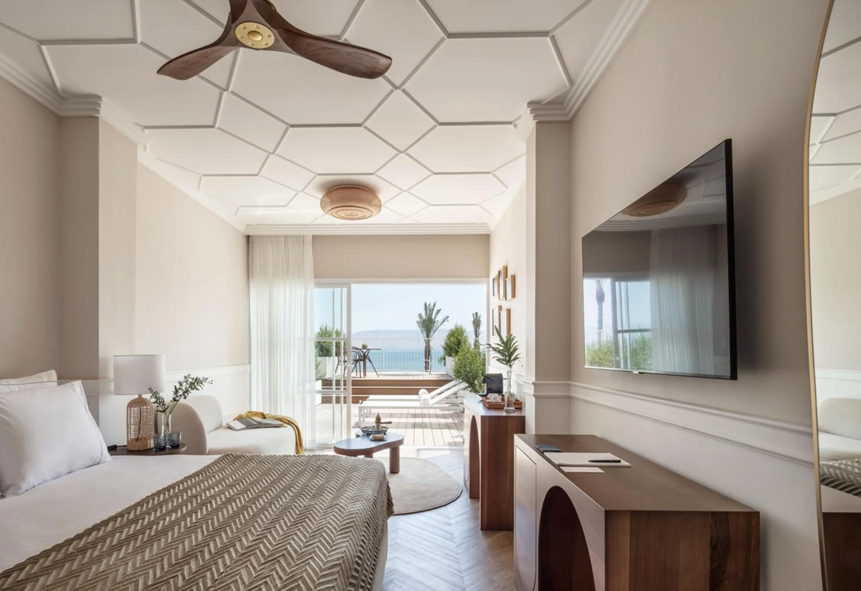 Living room, Bed in Galei Kinneret Hotel