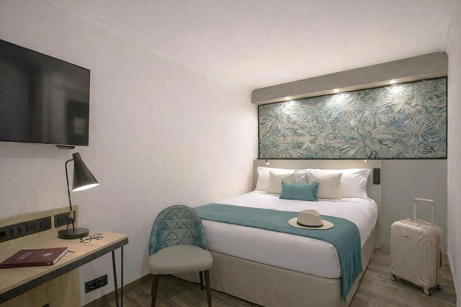 Bedroom, Bed in Best Western Plus Opéra Batignolles