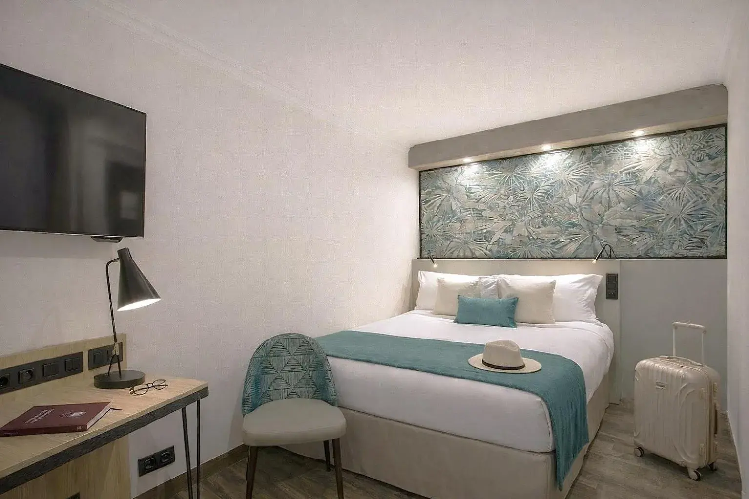 Bedroom, Bed in Best Western Plus Opéra Batignolles Bedroom, Bed in Best Western Plus Opéra Batignolles