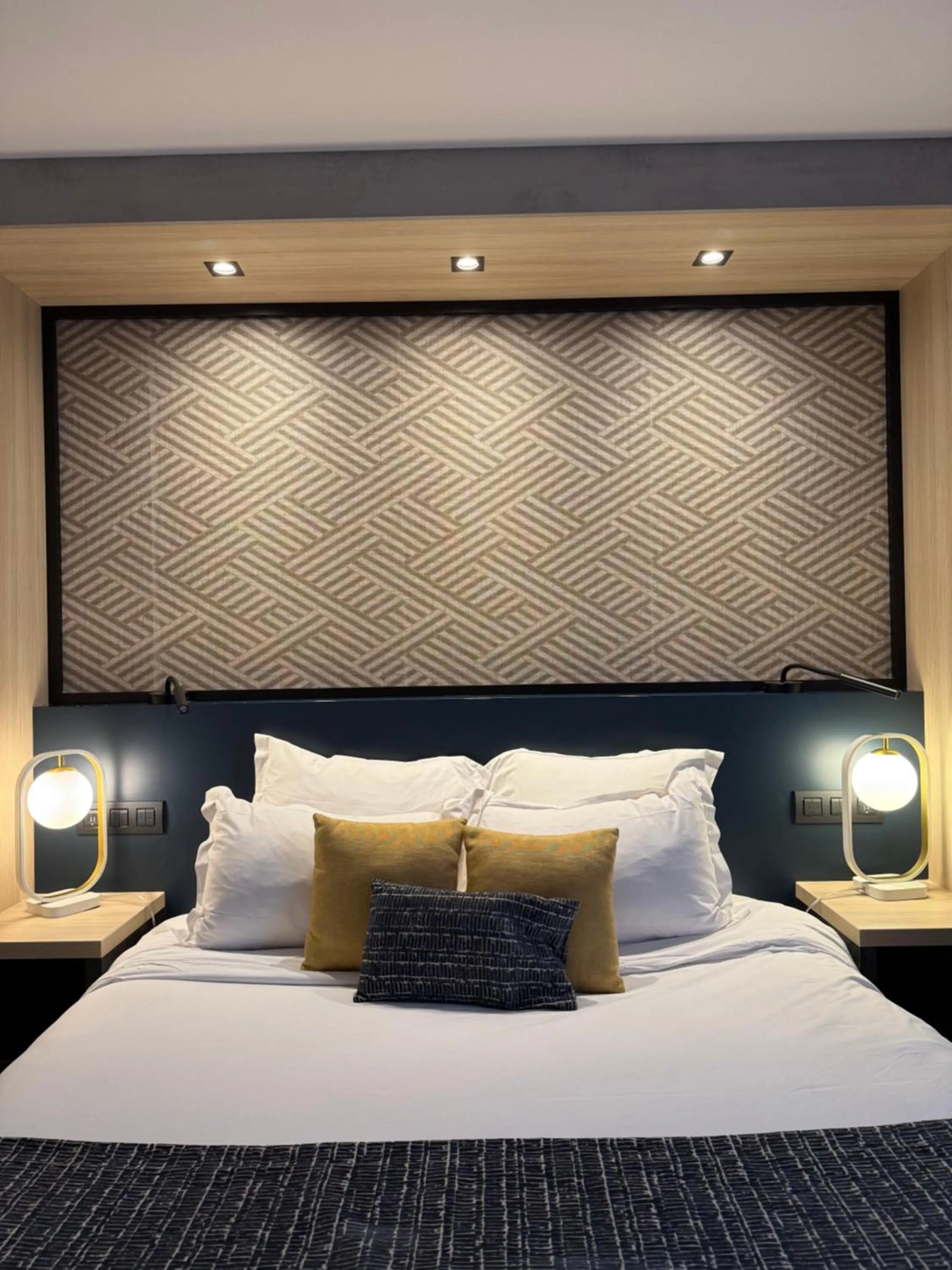 Bed in Best Western Plus Opéra Batignolles