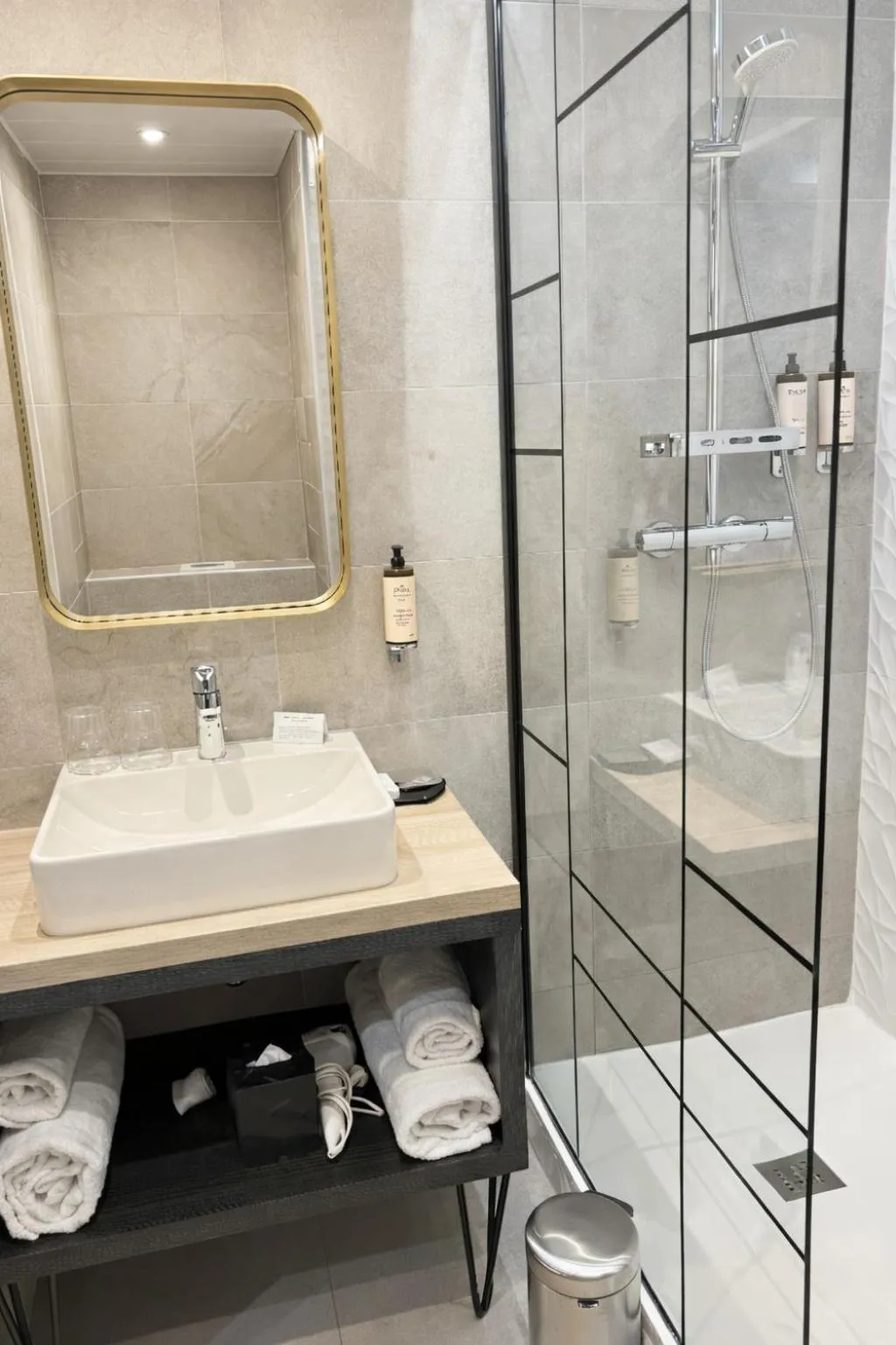 Bathroom in Best Western Plus Opéra Batignolles