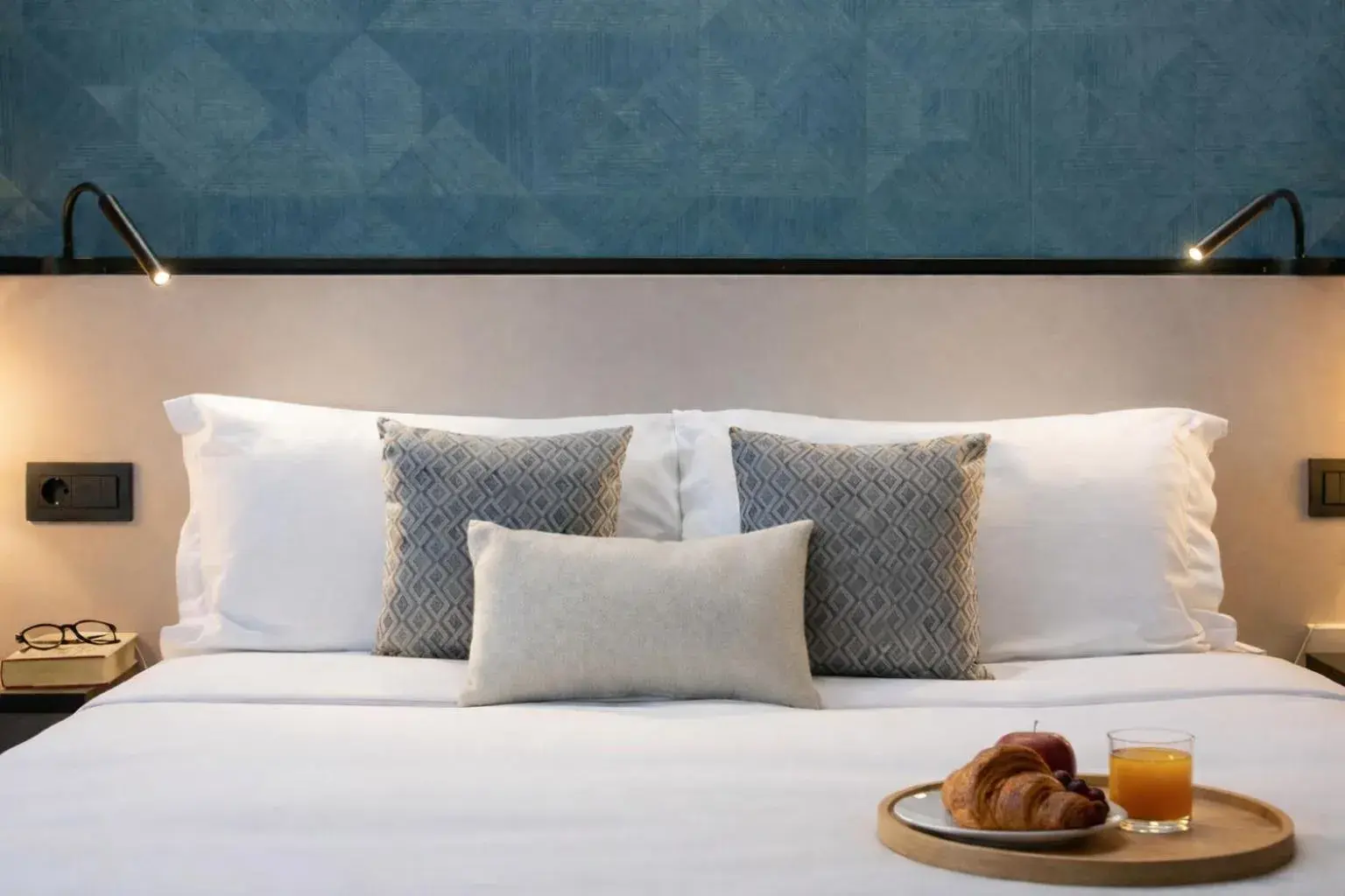 Bed in Best Western Plus Opéra Batignolles Bed in Best Western Plus Opéra Batignolles