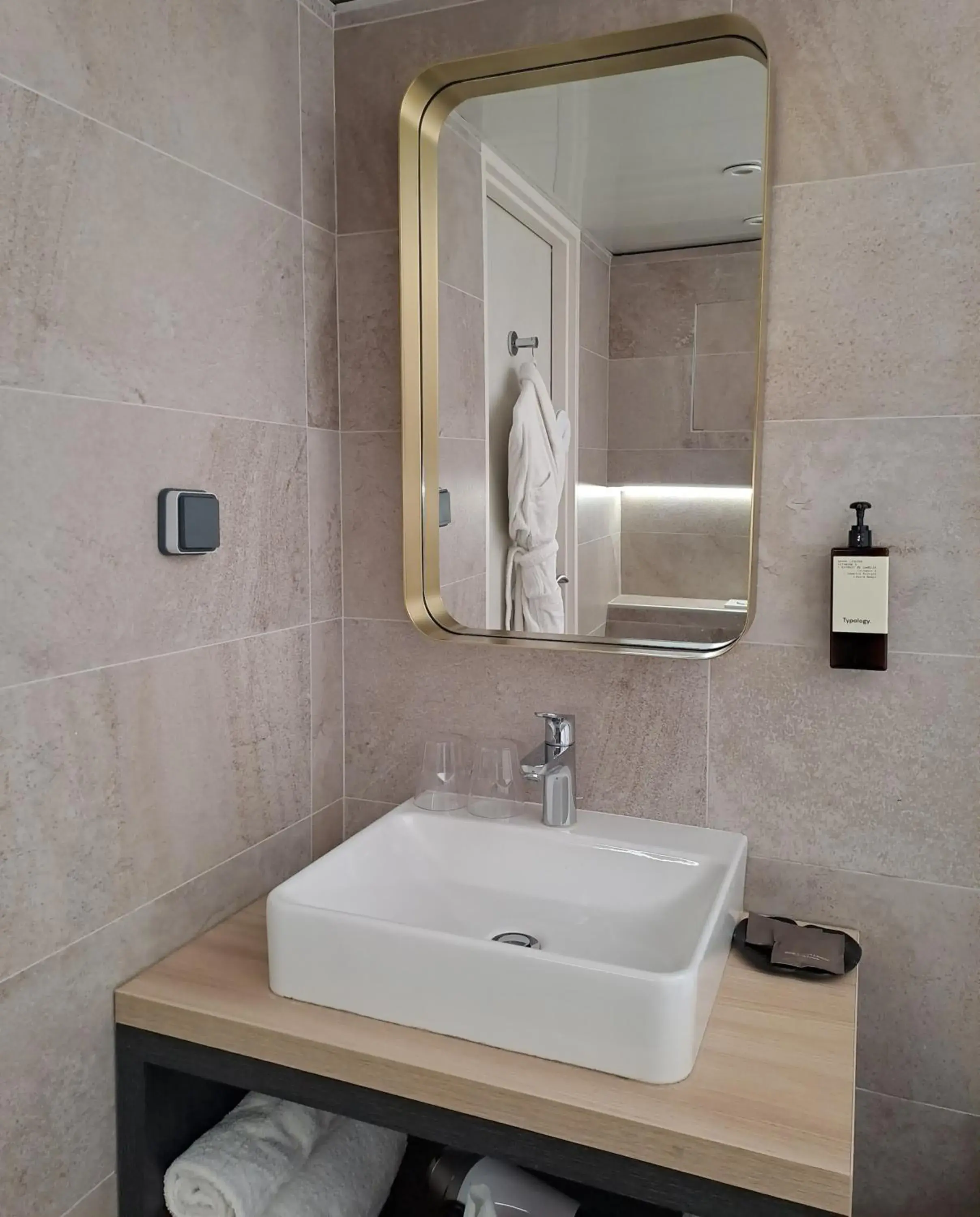 Bathroom in Best Western Plus Opéra Batignolles Bathroom in Best Western Plus Opéra Batignolles