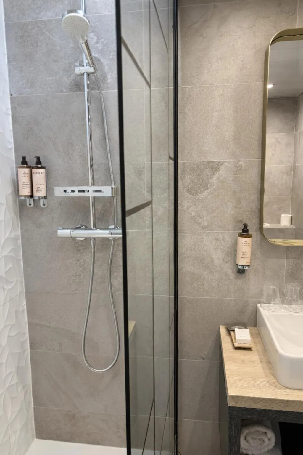 Bathroom in Best Western Plus Opéra Batignolles