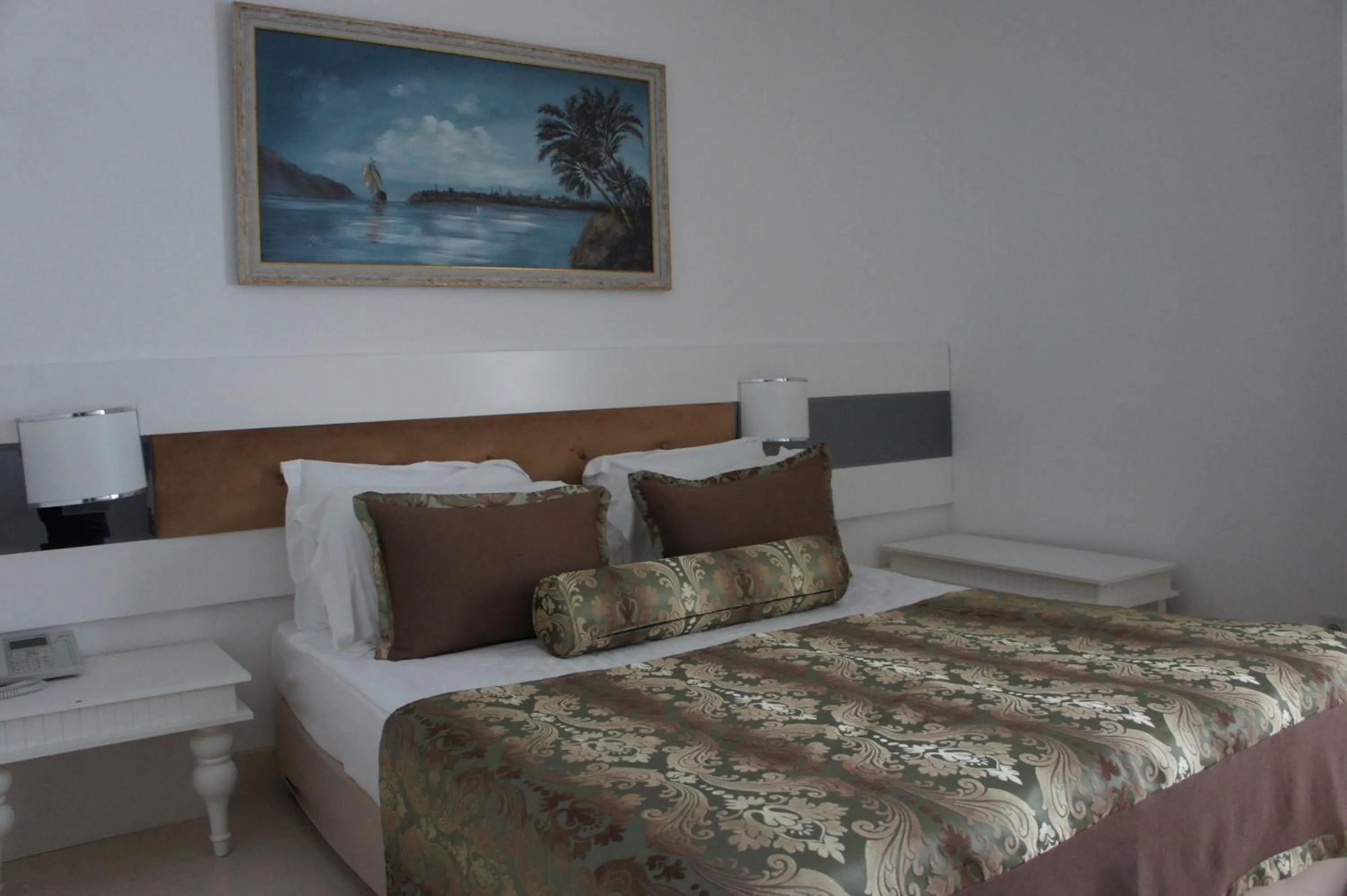 Bed in Onkel Resort Hotel