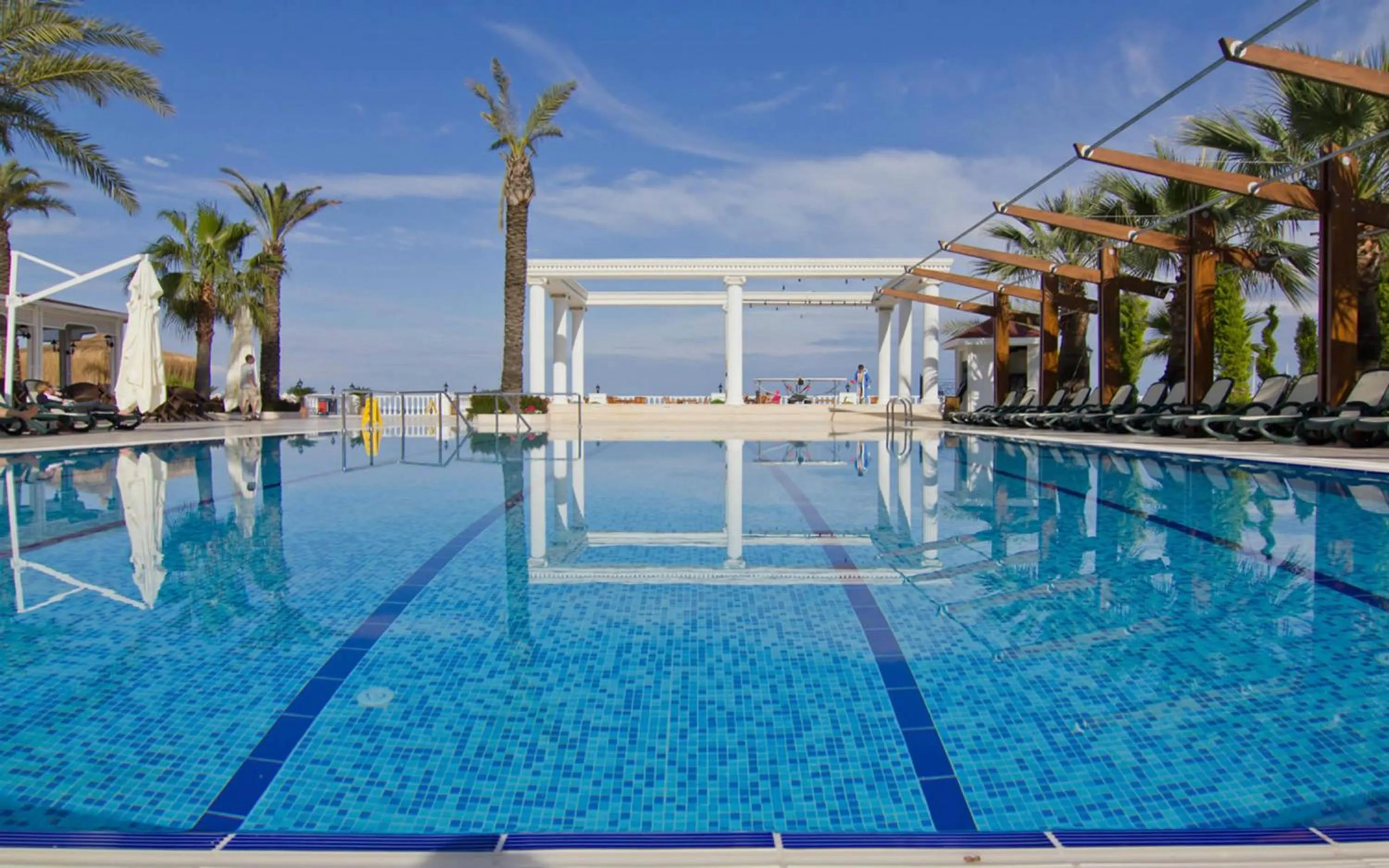 Swimming pool in Onkel Resort Hotel