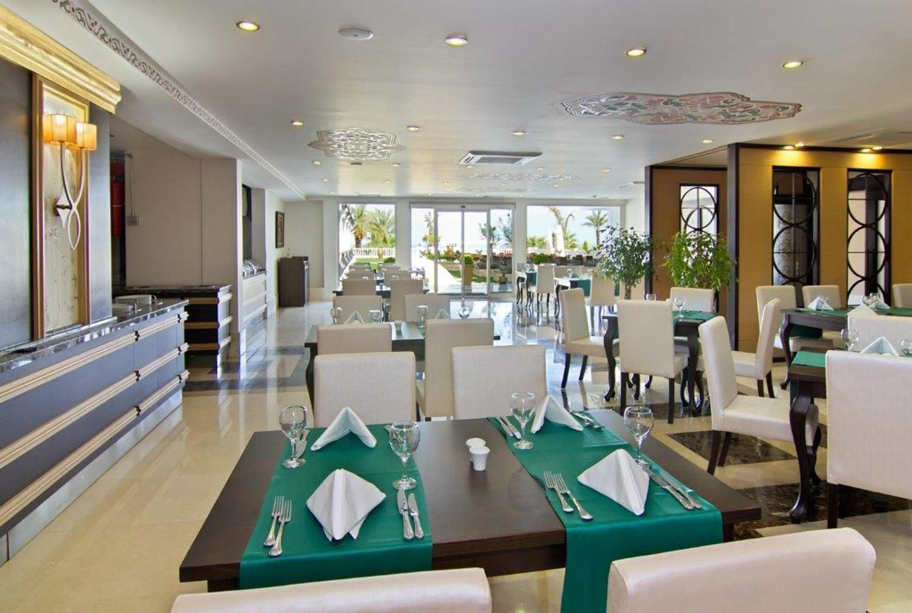 Restaurant/places to eat in Onkel Resort Hotel