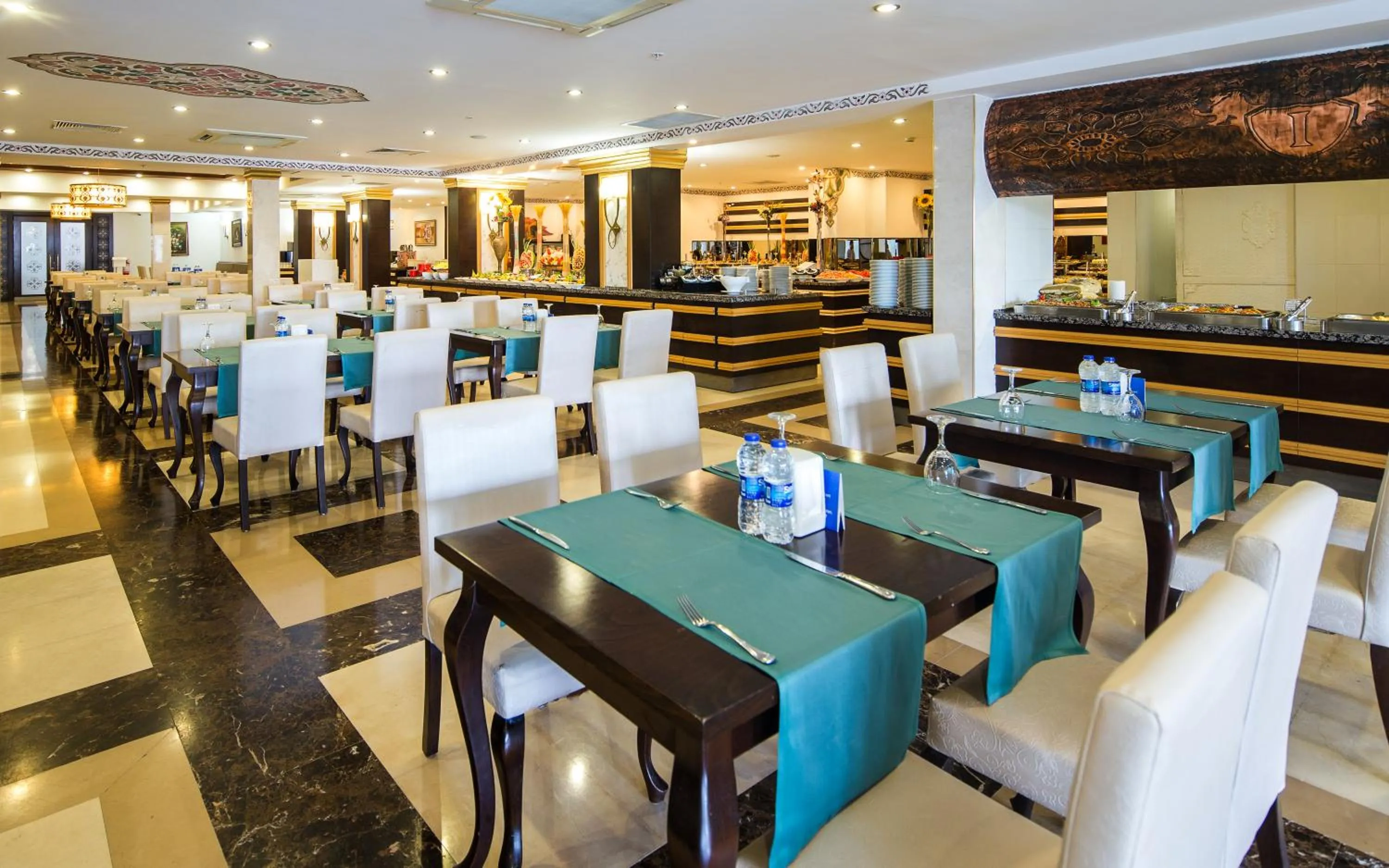 Restaurant/places to eat in Onkel Resort Hotel