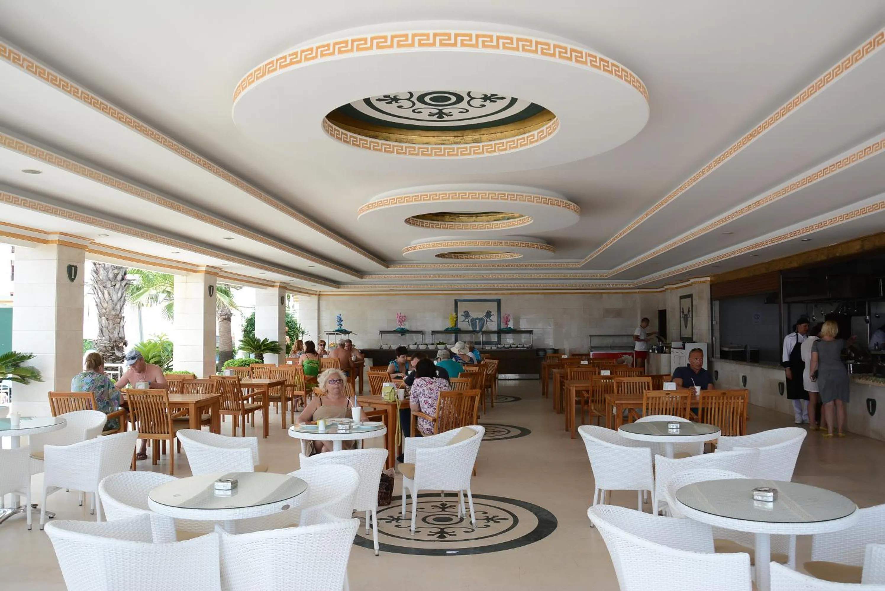 Meals in Onkel Resort Hotel