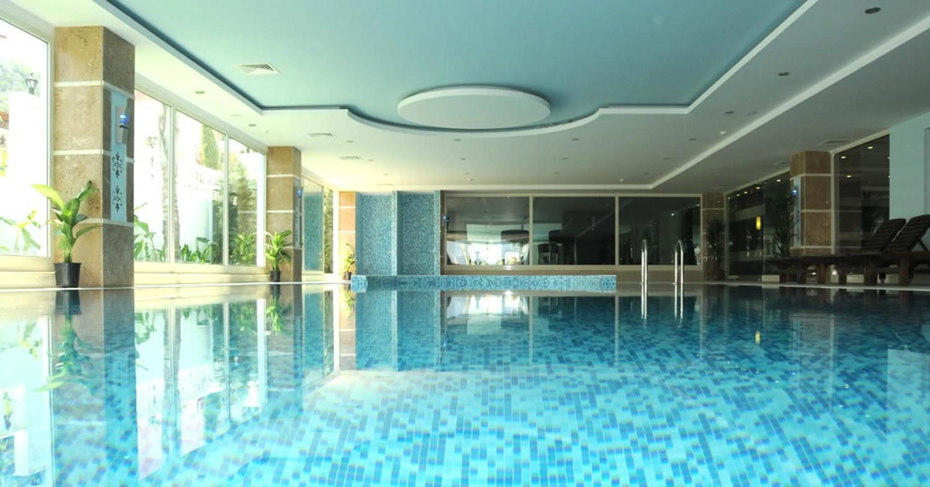 Swimming pool in Onkel Resort Hotel