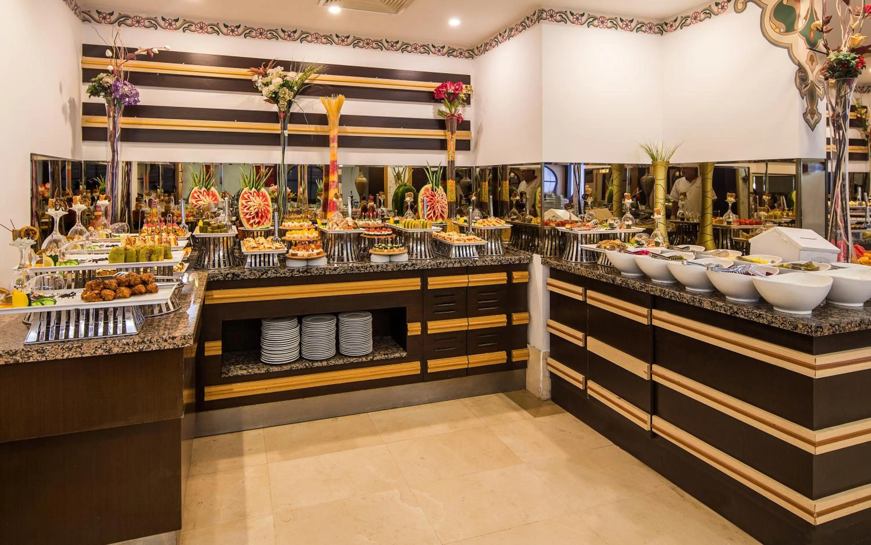 Restaurant/places to eat in Onkel Resort Hotel