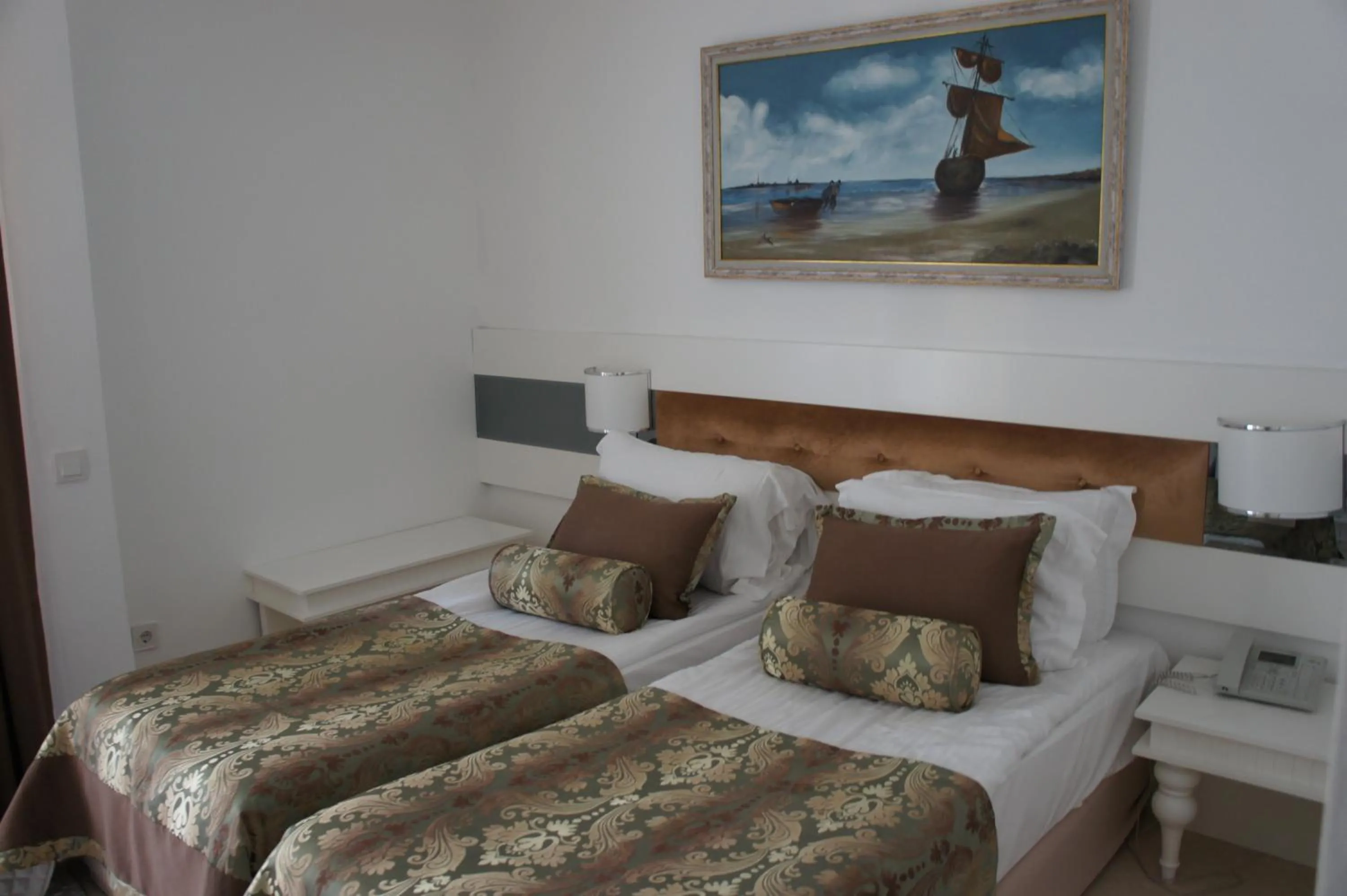 Bed in Onkel Resort Hotel