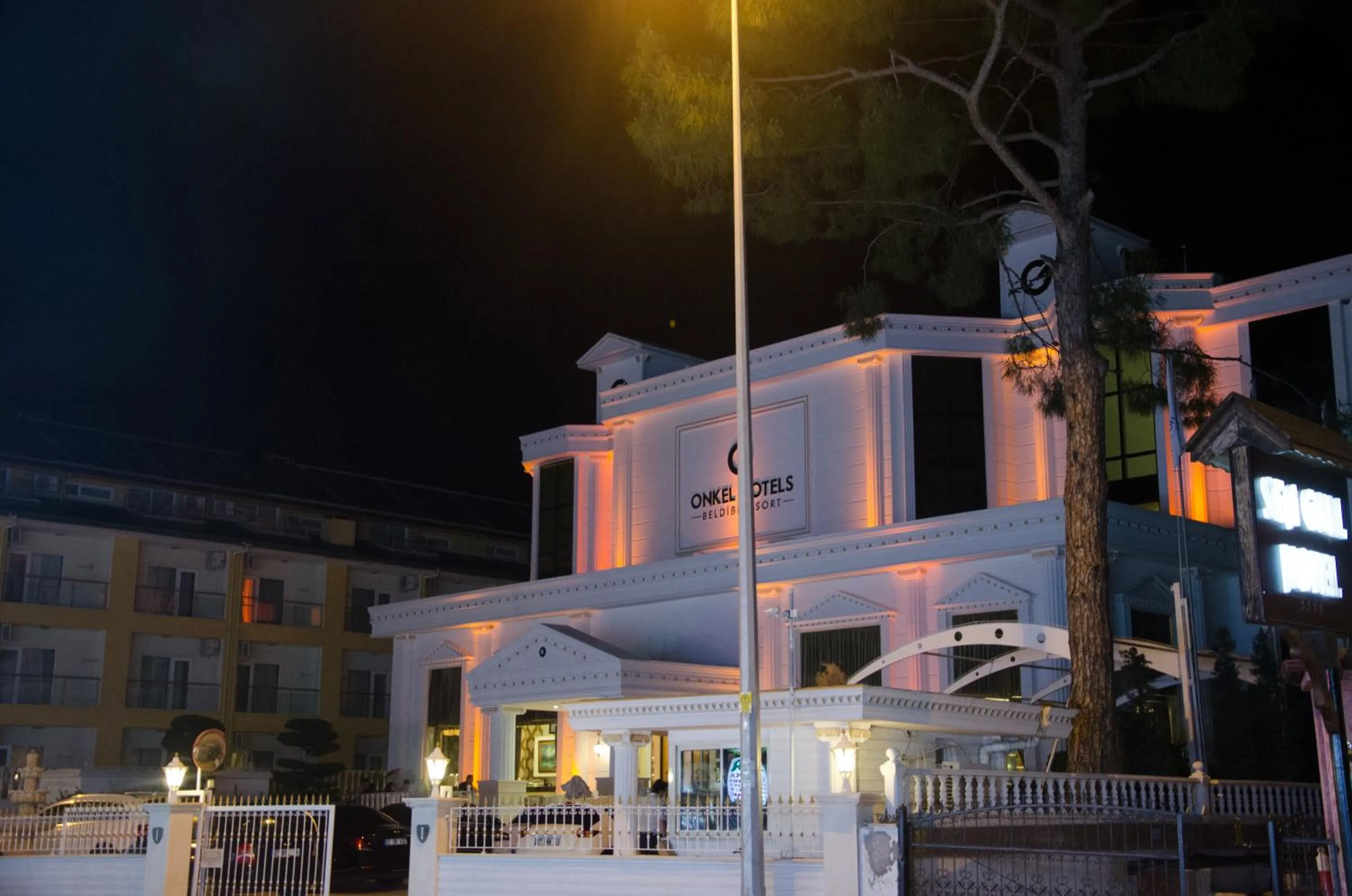 Facade/entrance in Onkel Resort Hotel