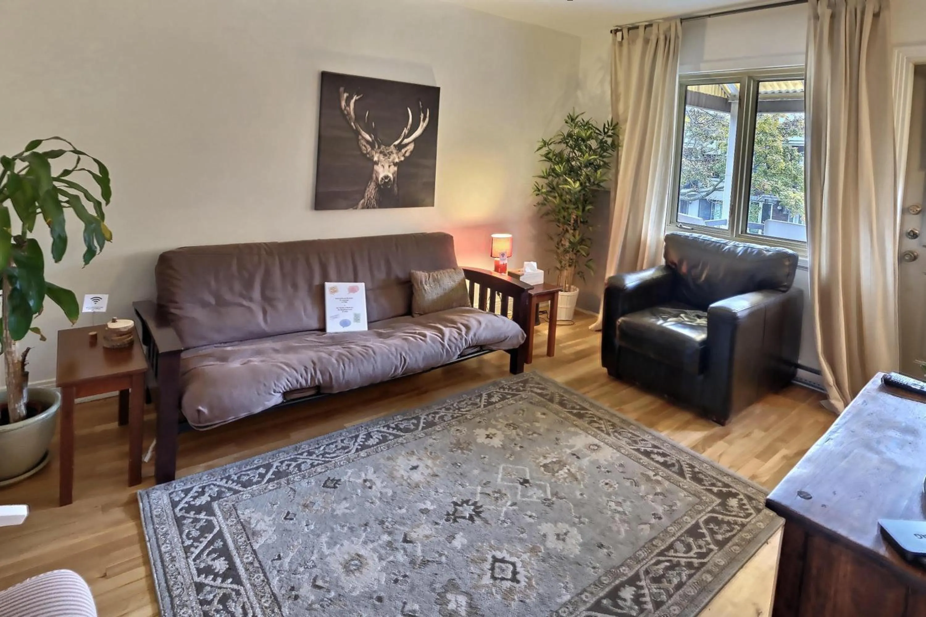 Living room in Gite du Survenant Montreal