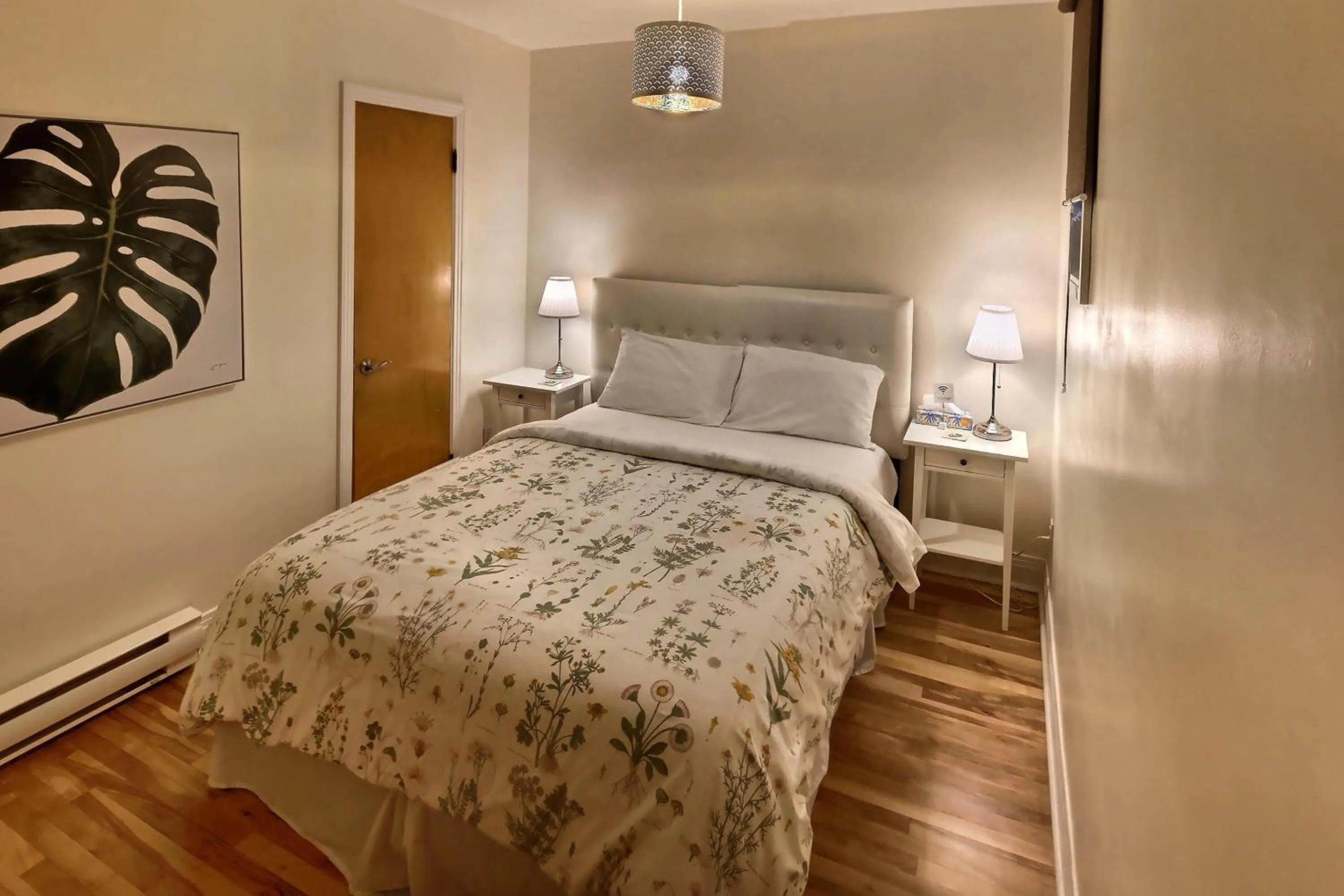 Bedroom, Bed in Gite du Survenant Montreal