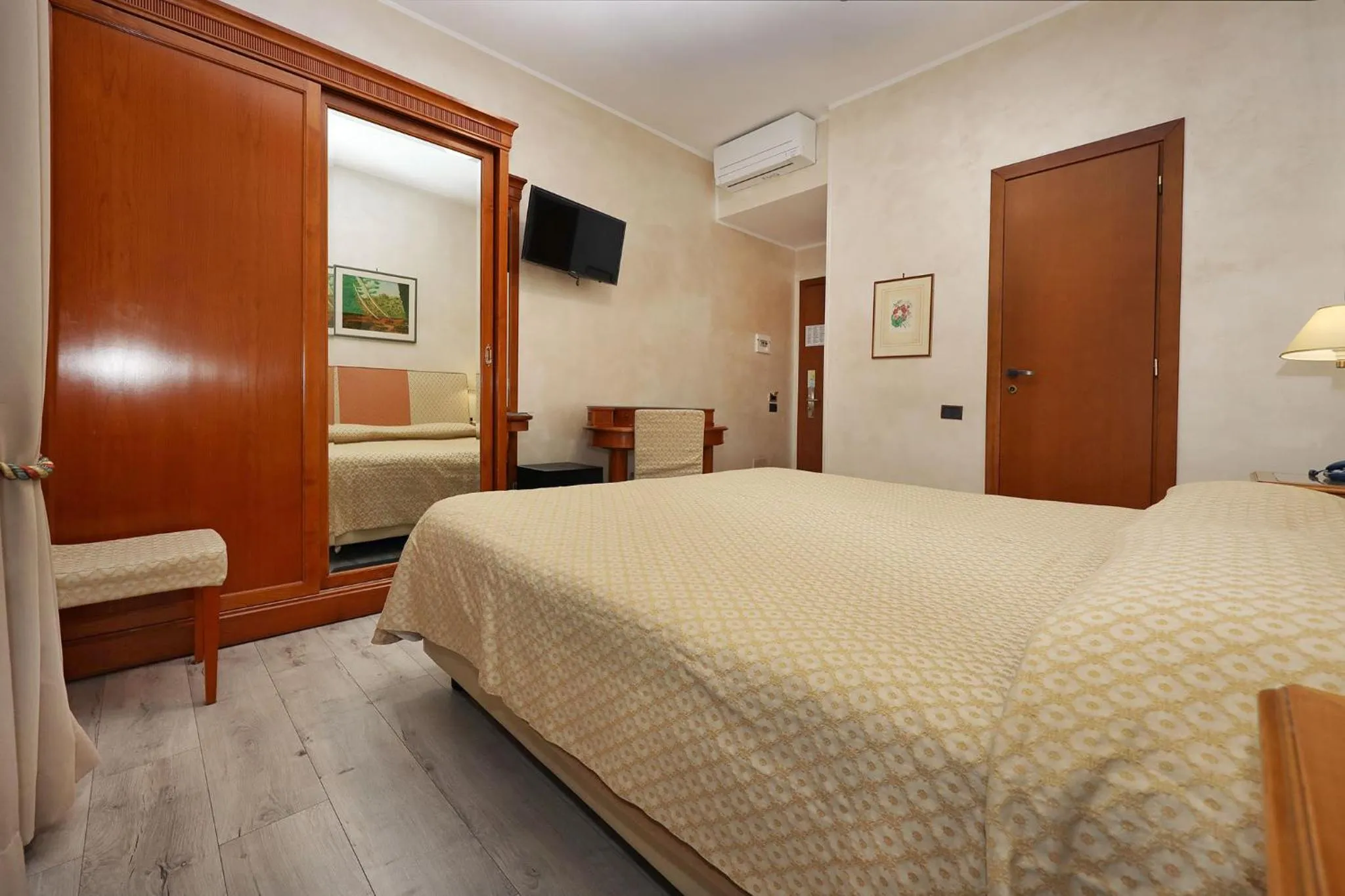 Bed in Hotel Rimini