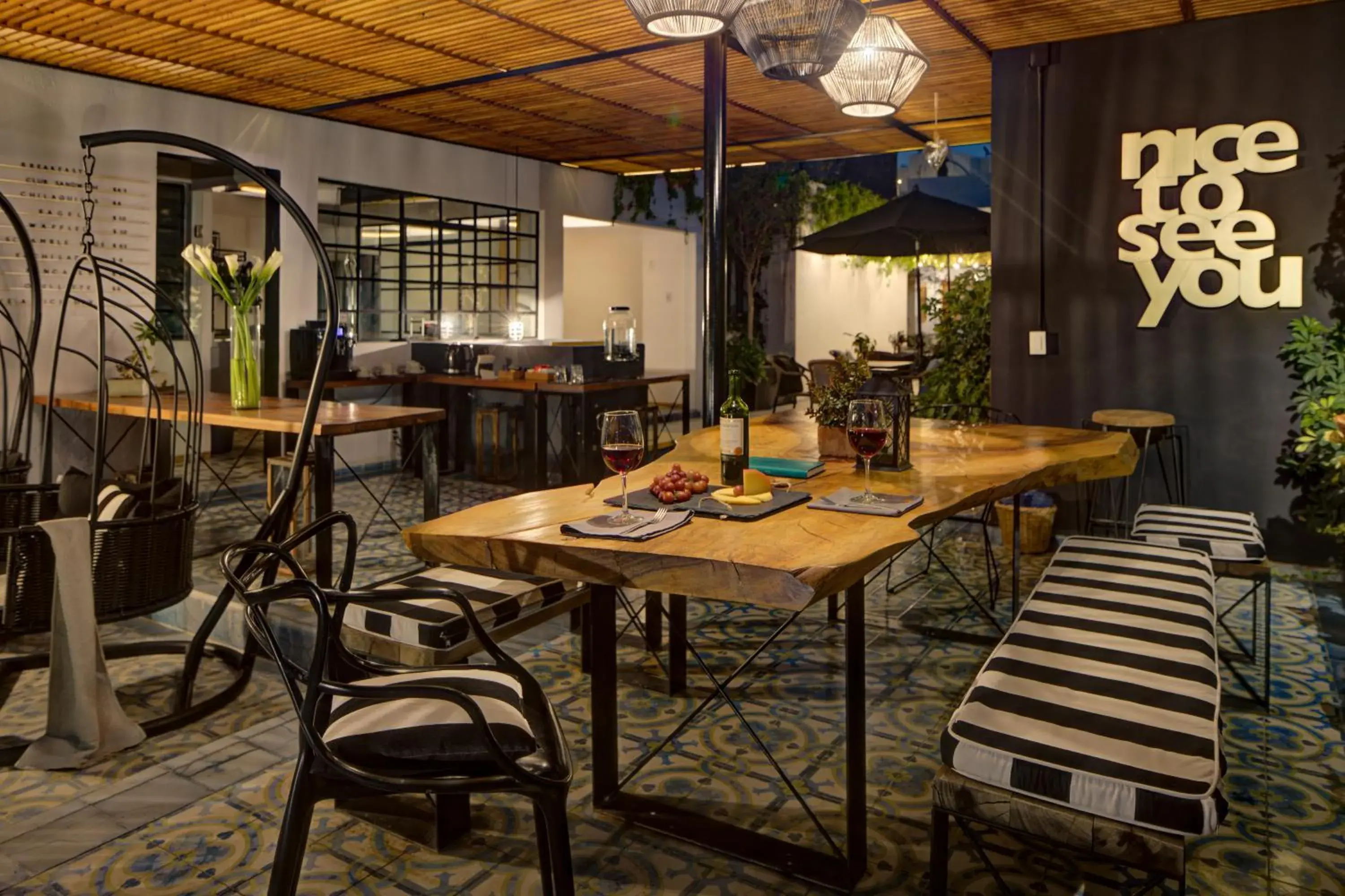 Restaurant/places to eat in Casa Decu Restaurant/places to eat in Casa Decu