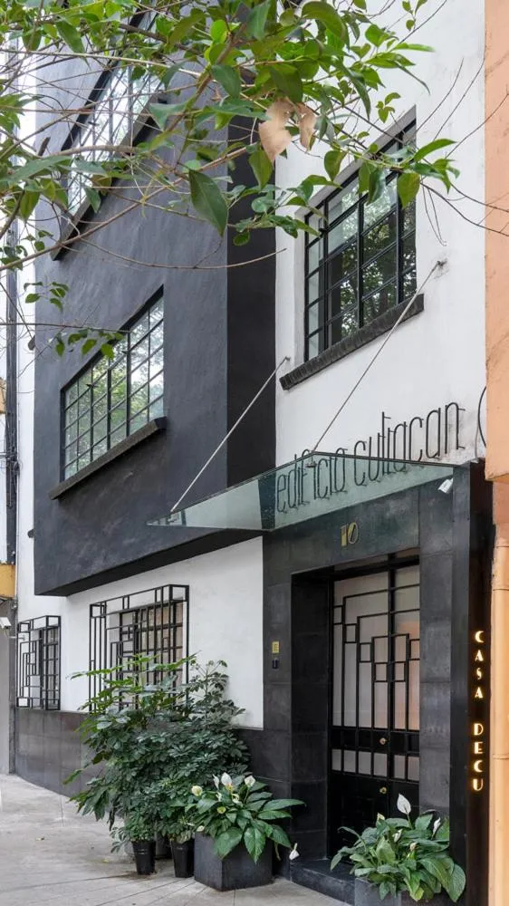 Property building in Casa Decu