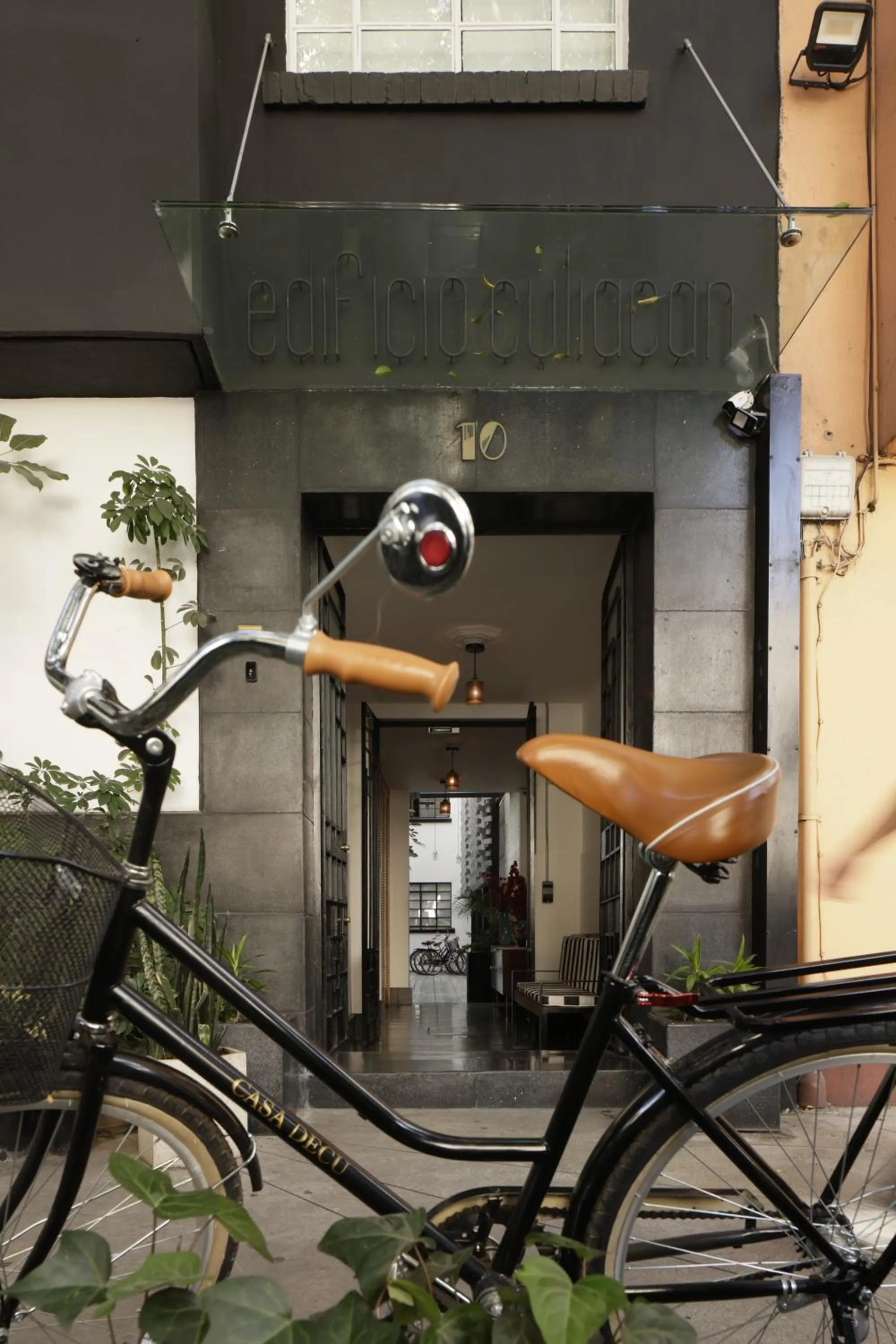 Cycling in Casa Decu