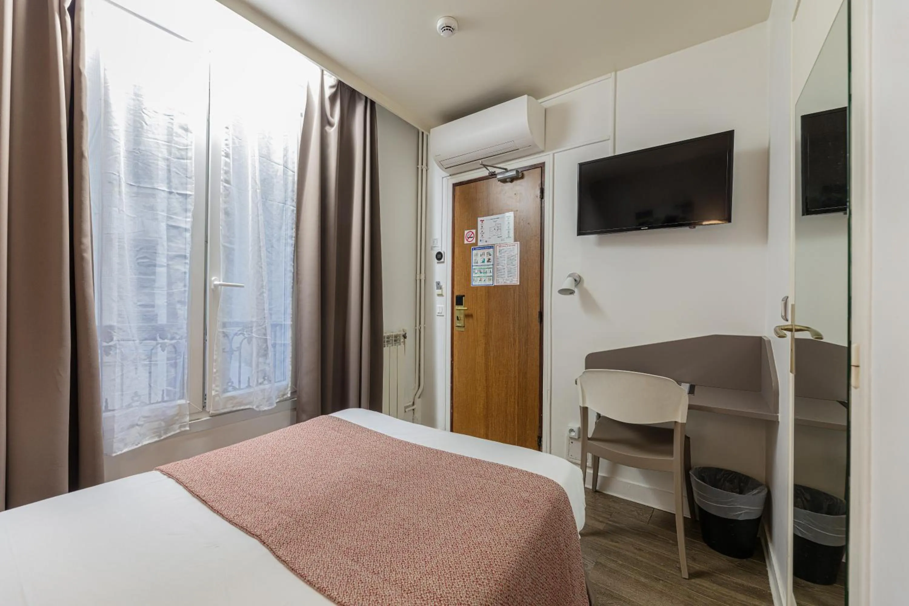 Bed in Hôtel De Venise