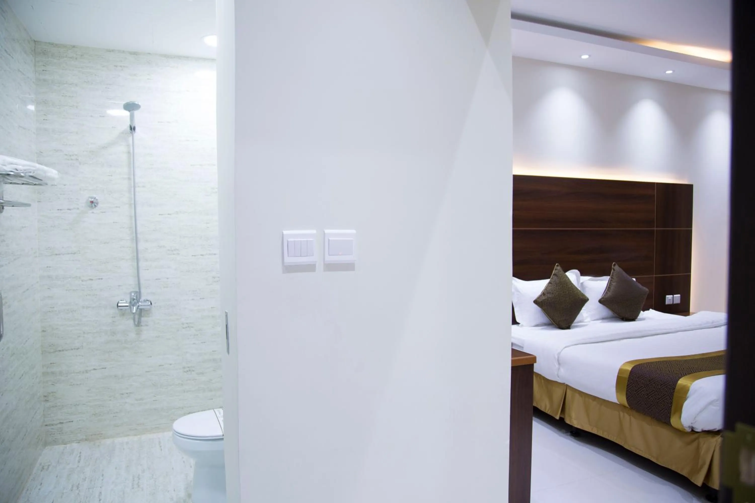 Bed in شقق الحرير للشقق المخدومة الإقتصادية