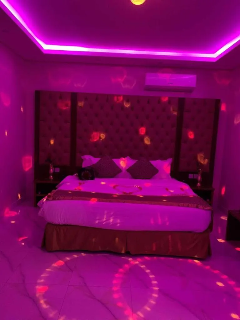 Bed in شقق الحرير للشقق المخدومة الإقتصادية