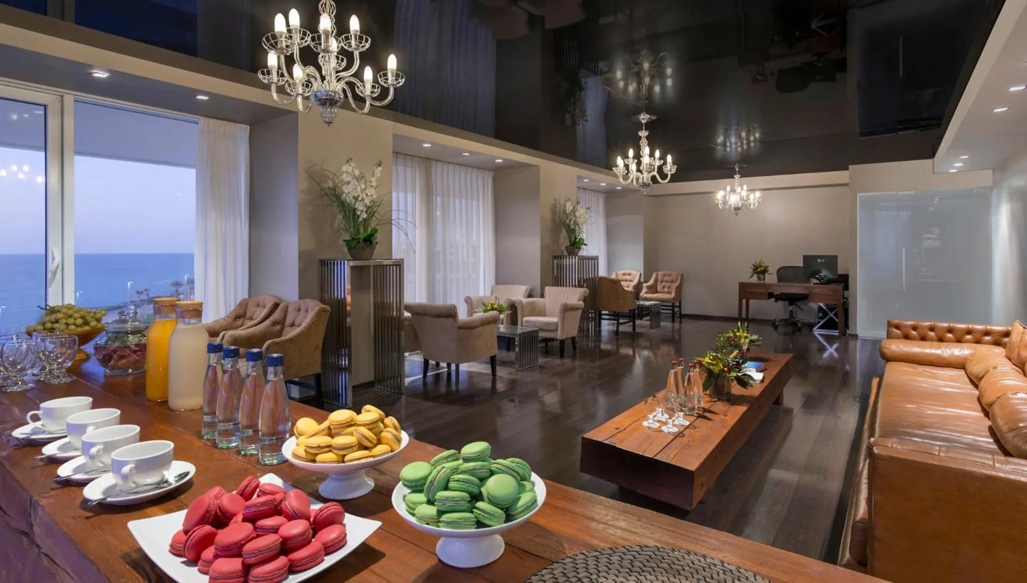 Lounge or bar in Island Luxurious Suites Hotel and Spa