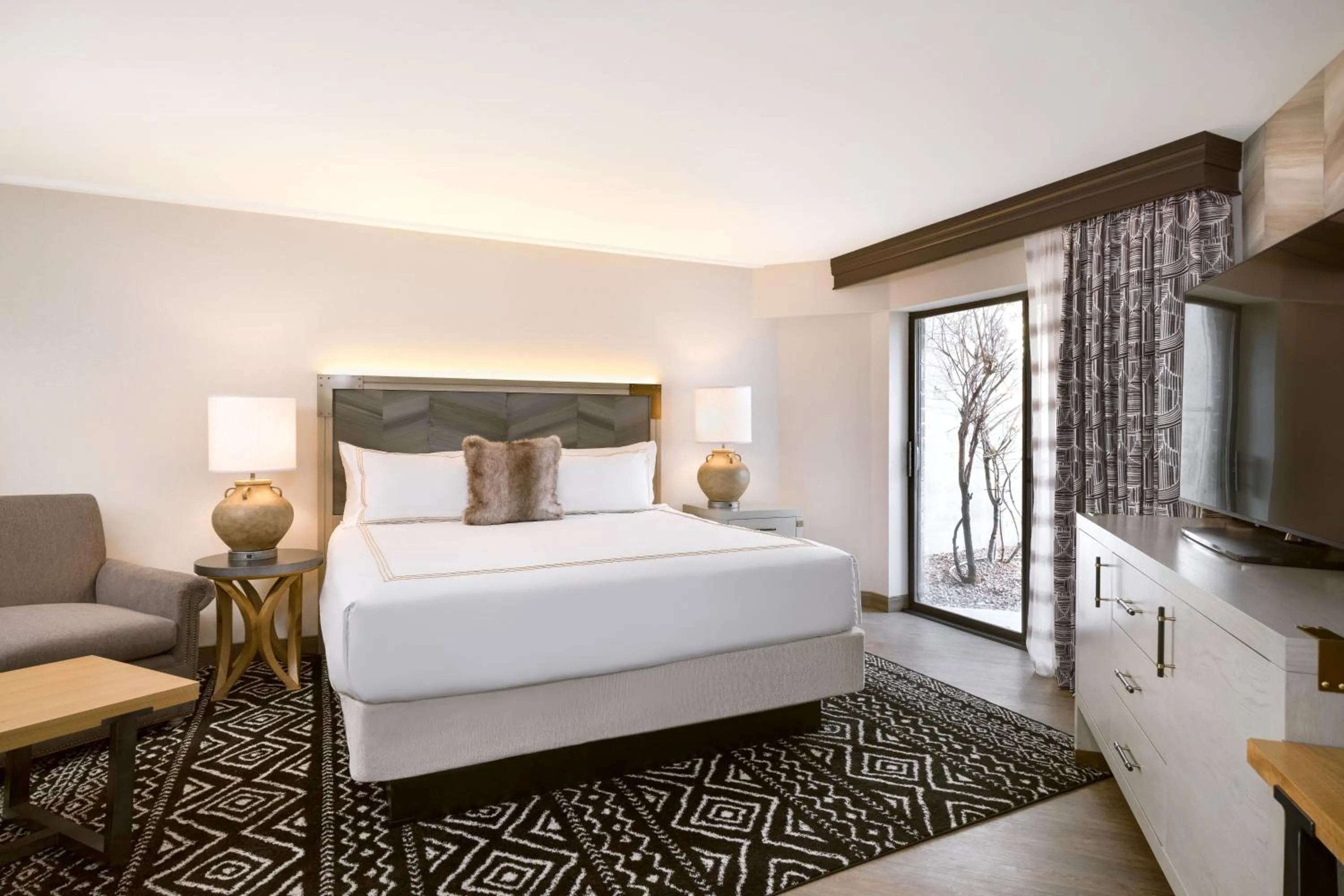 Lodge: King Room in Glenwood Hot Springs Resort