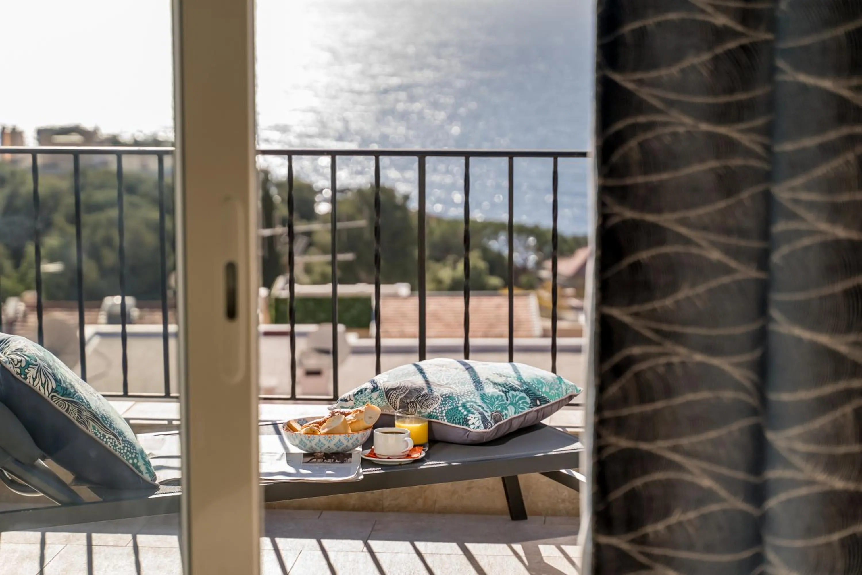 Property building in Hotel Miramar