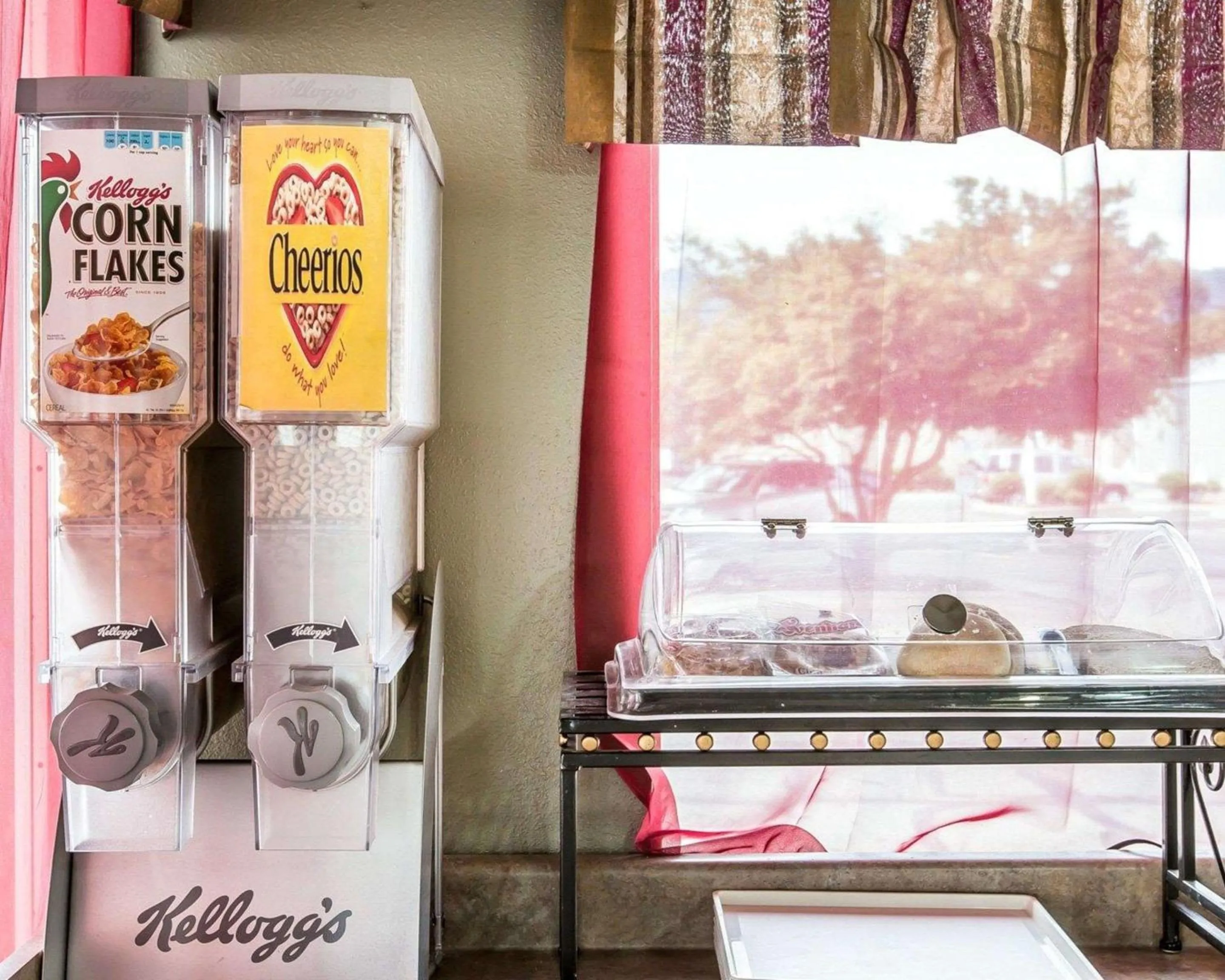 Restaurant/places to eat in Econo Lodge Inn & Suites Yreka