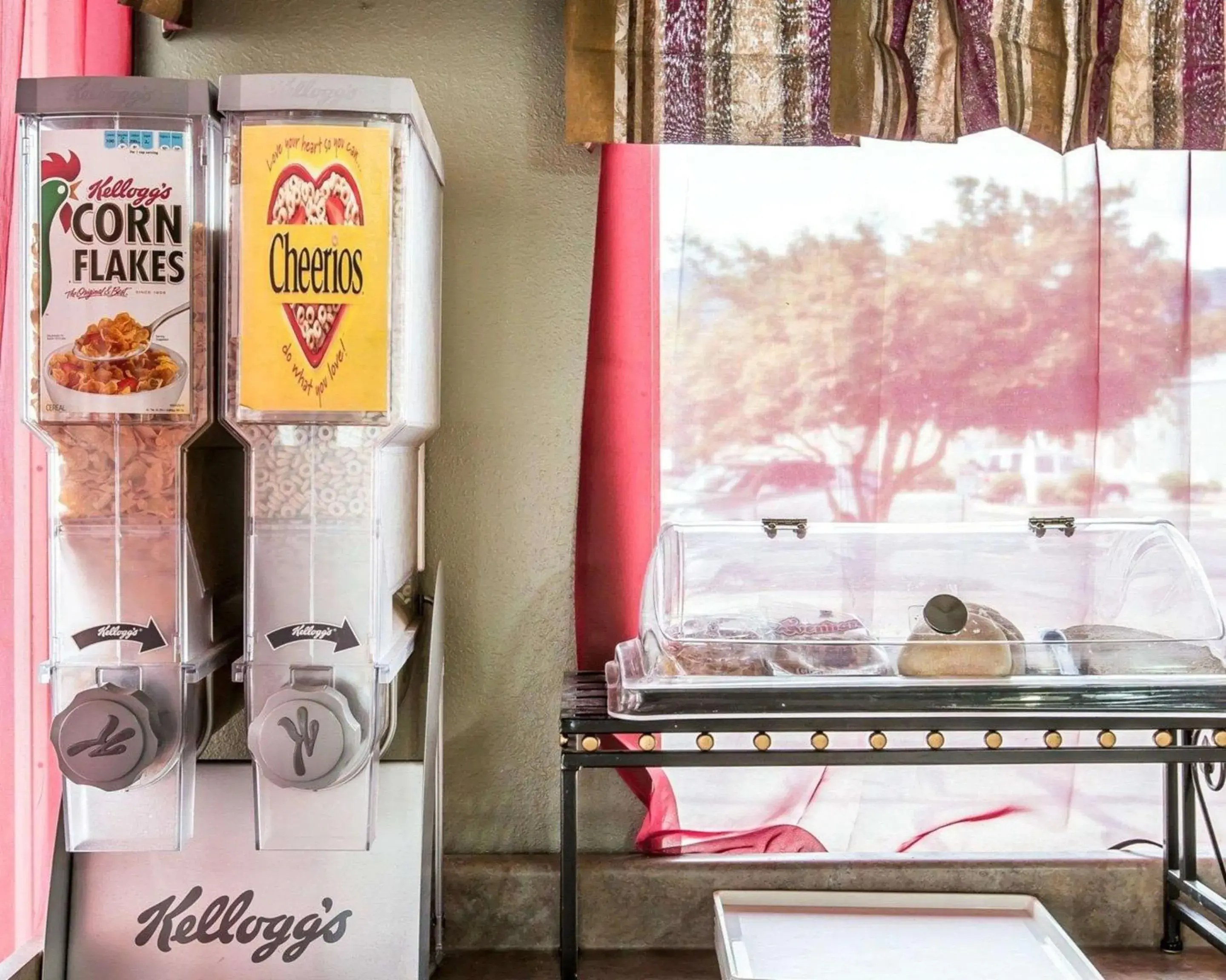 Restaurant/places to eat in Econo Lodge Inn & Suites Yreka Restaurant/places to eat in Econo Lodge Inn & Suites Yreka