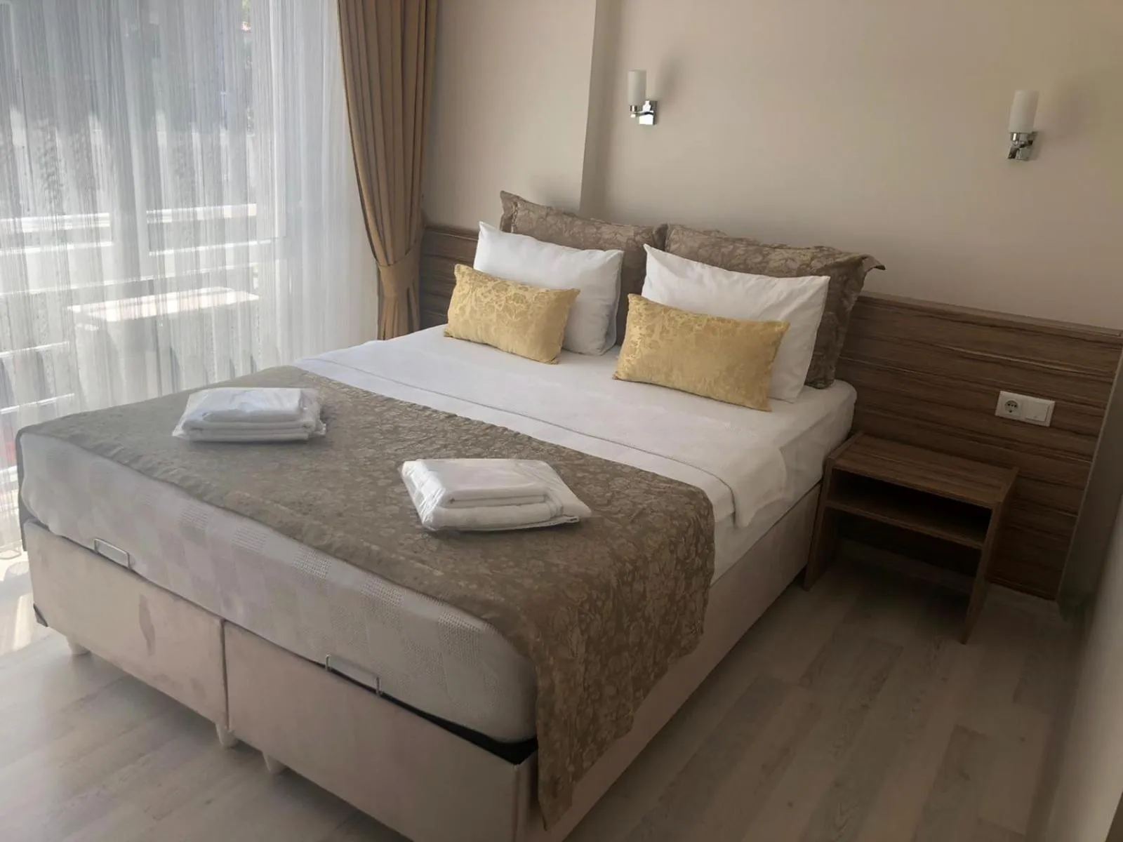 Bed in Sinopark Hotel