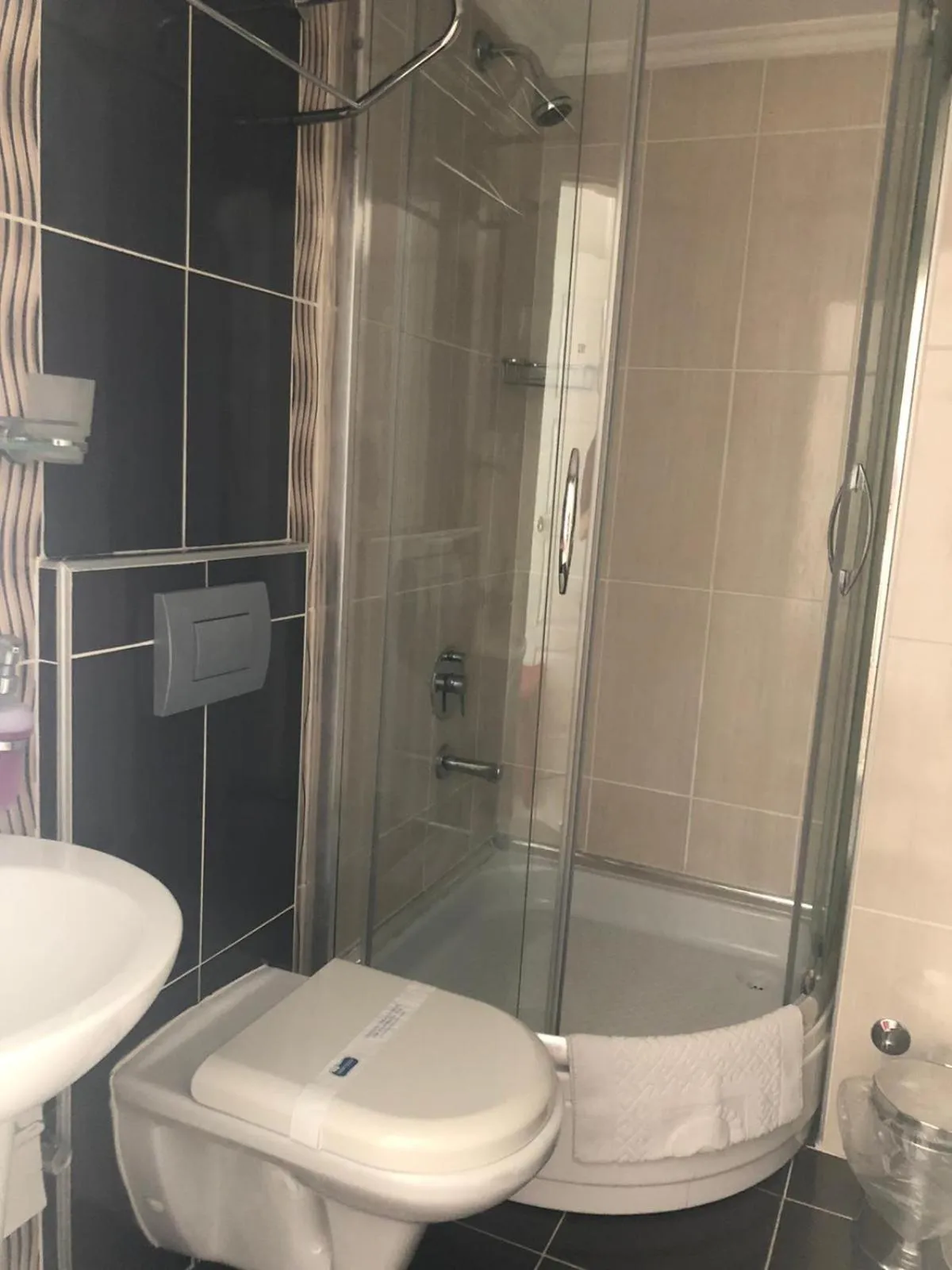 Shower in Sinopark Hotel