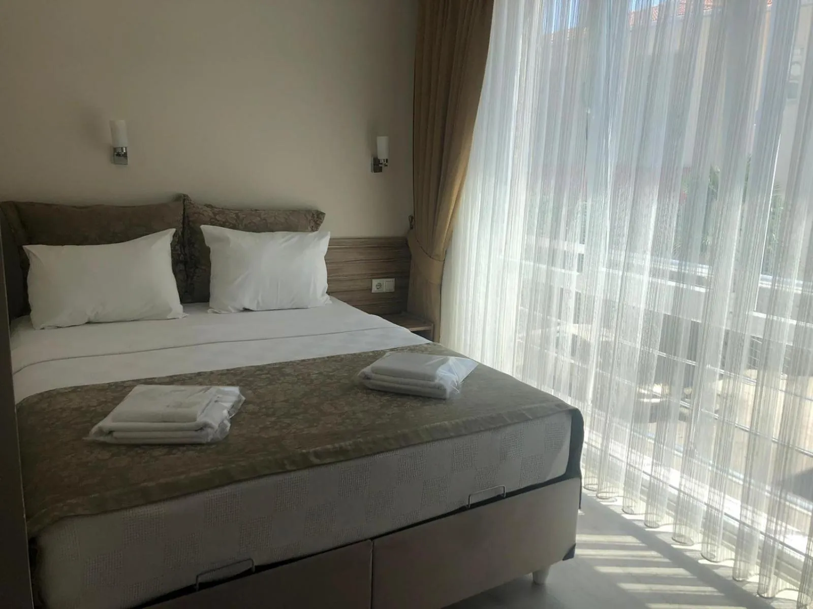 Bed in Sinopark Hotel