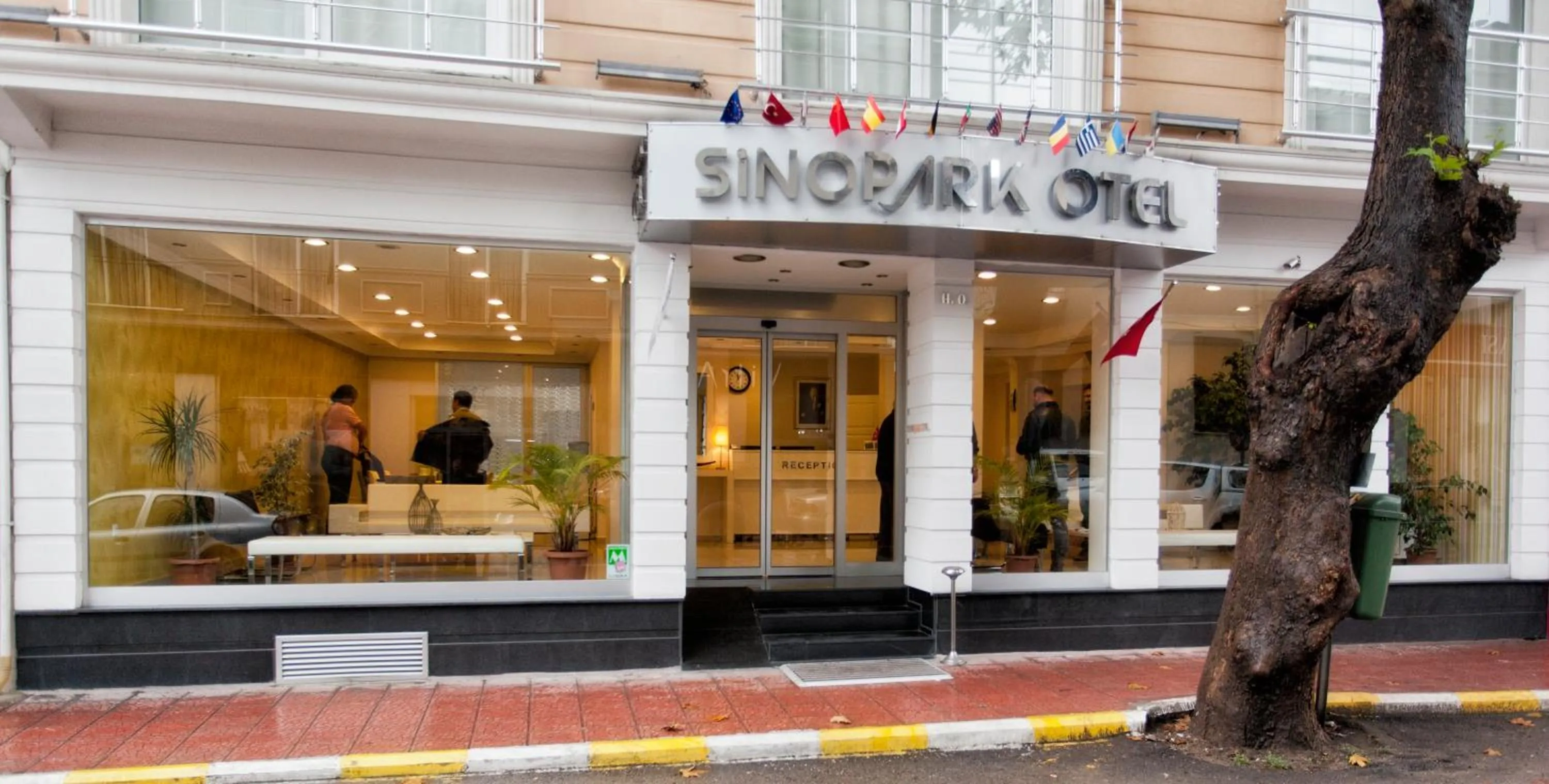 Facade/entrance in Sinopark Hotel