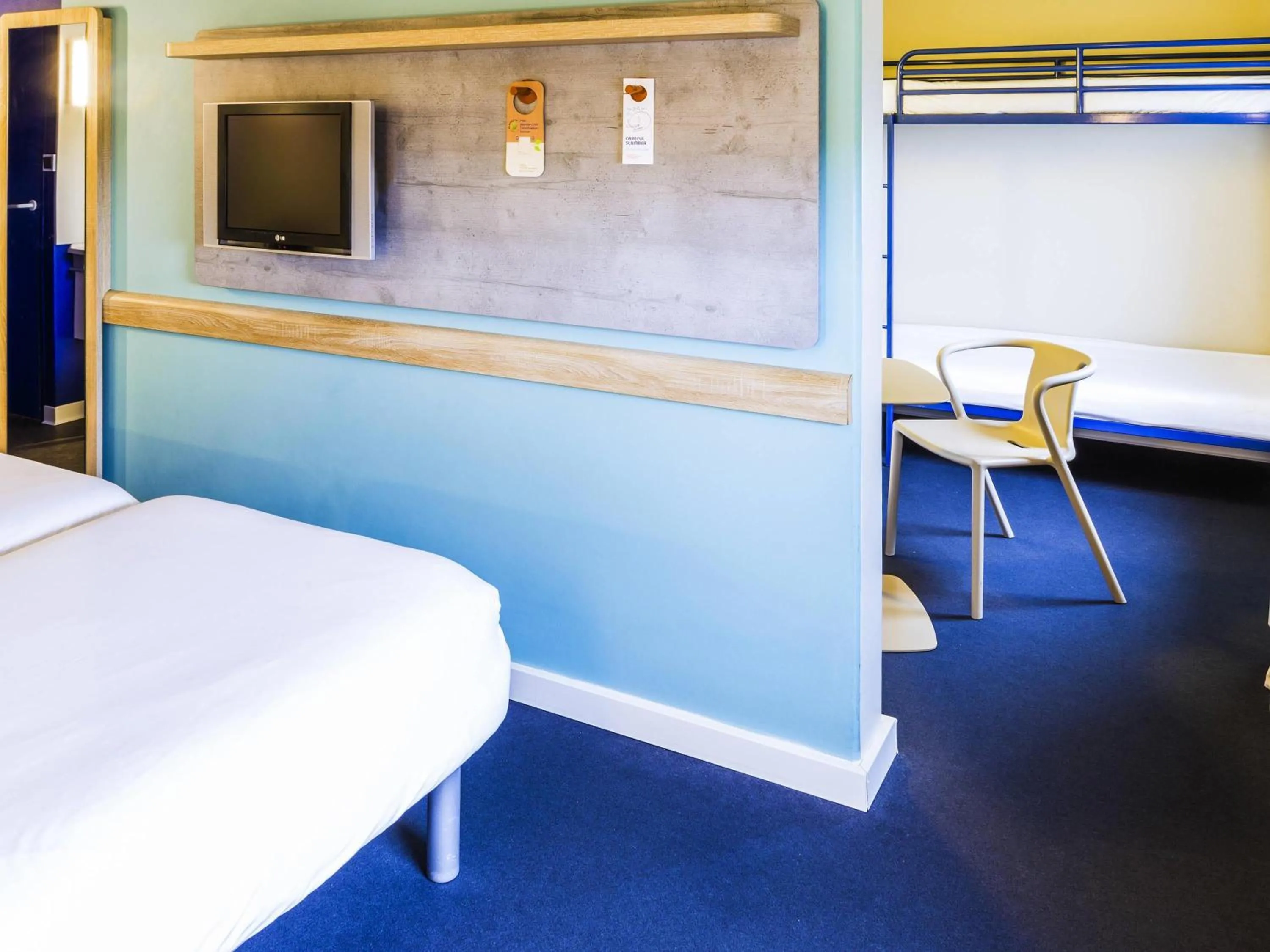 Property building, Bed in ibis Budget Luxembourg Aeroport