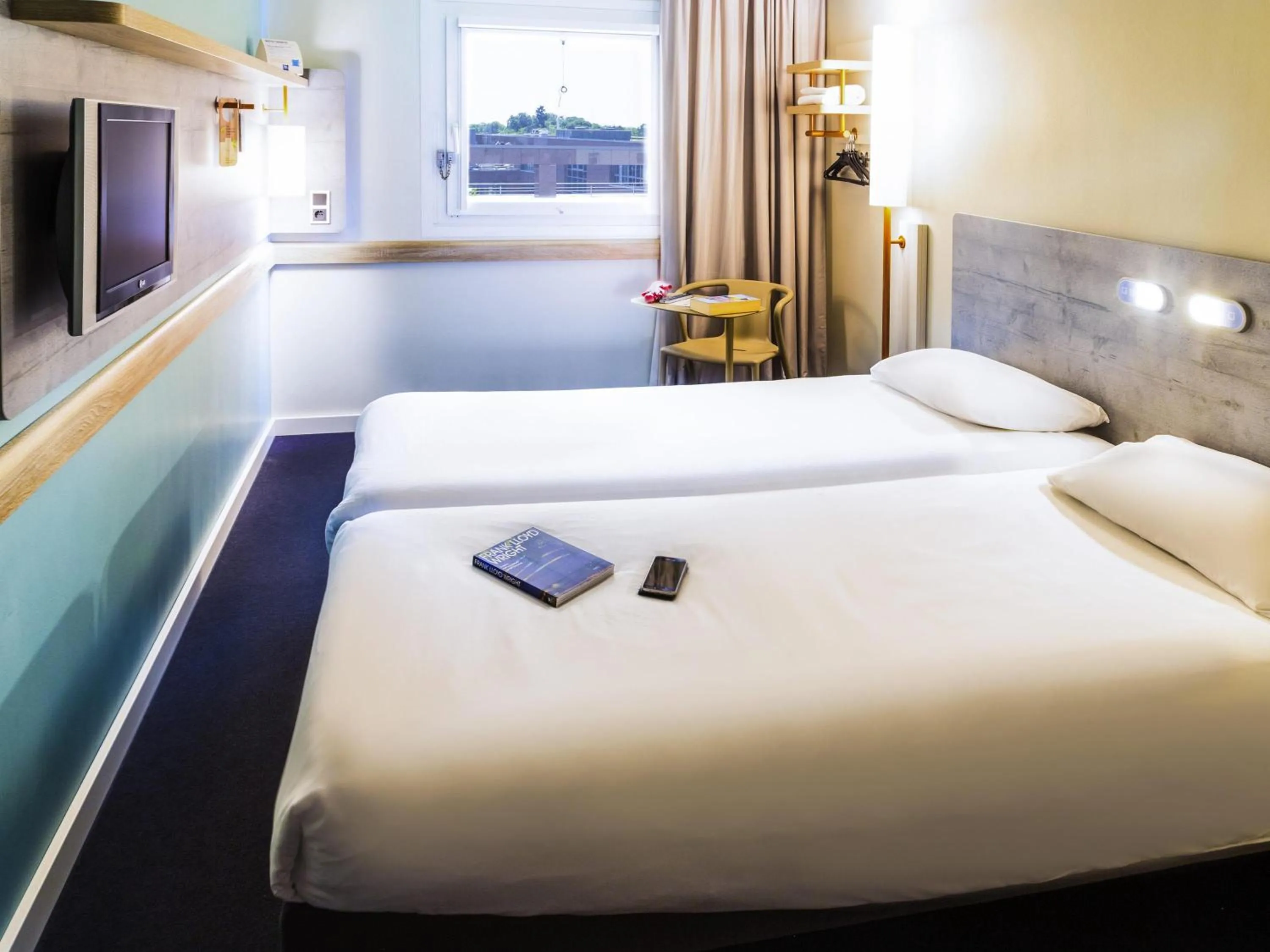 Bedroom, Bed in ibis Budget Luxembourg Aeroport