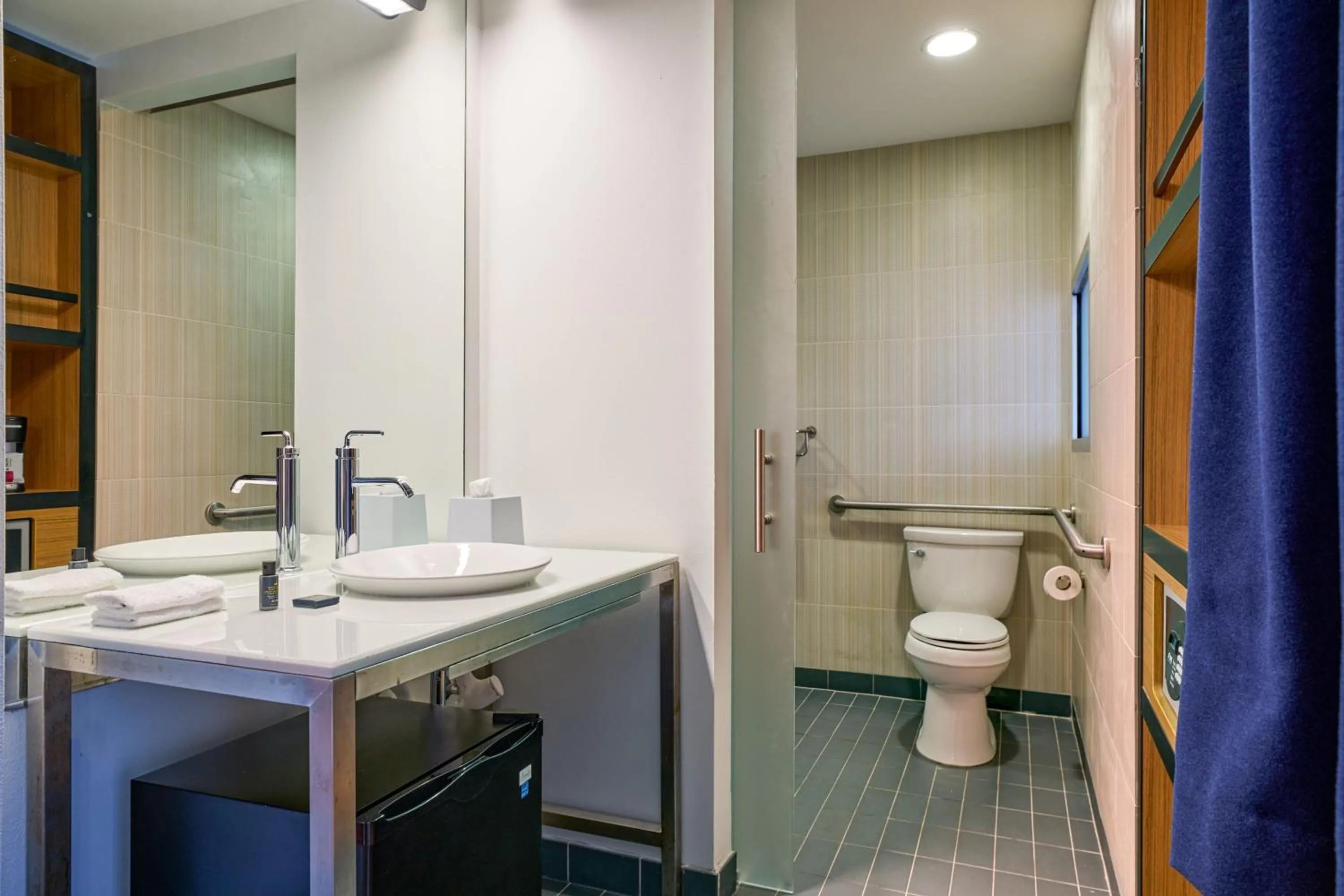 Bathroom in Aloft Charleston Airport and Convention Center