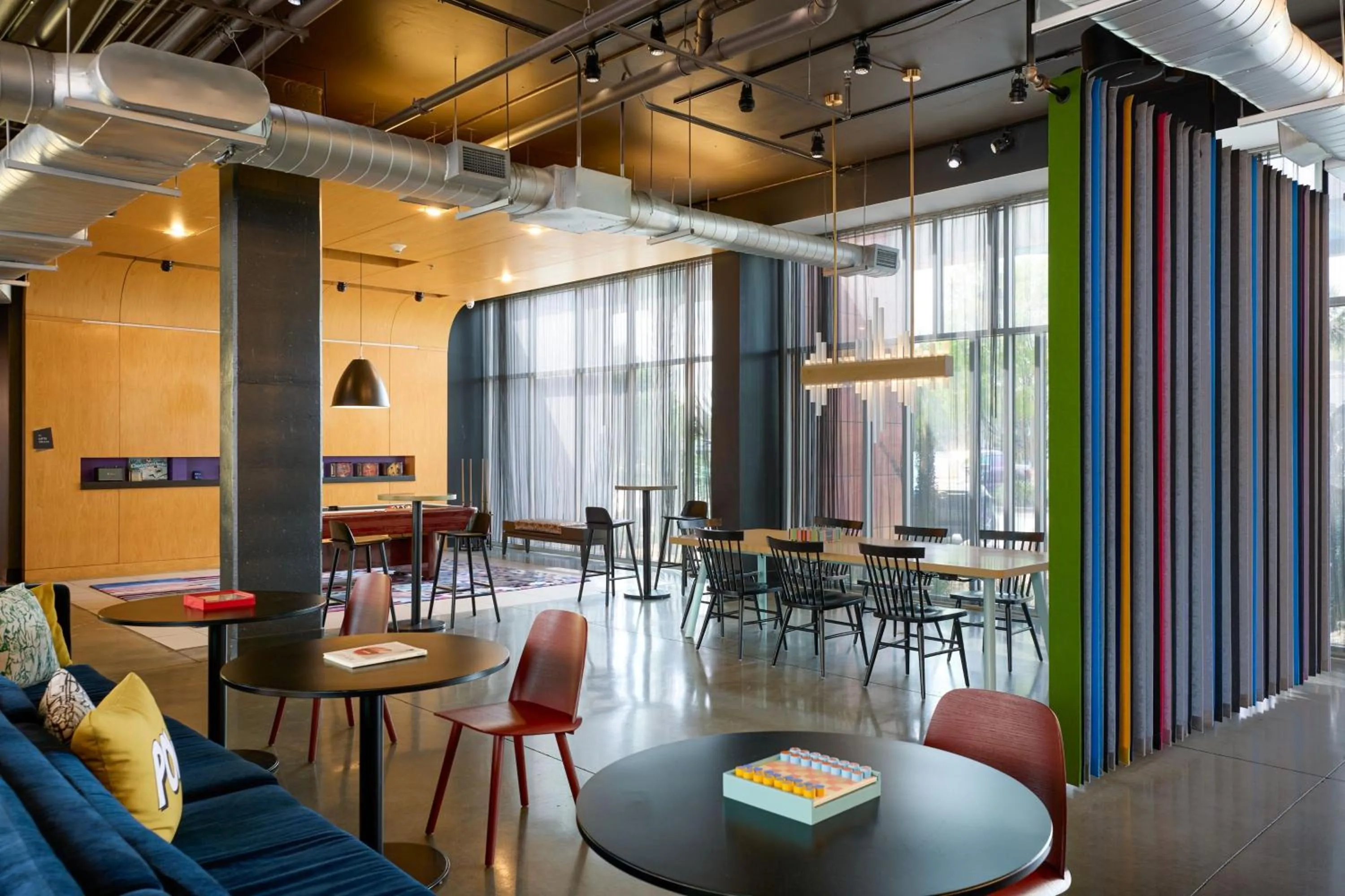 Lounge or bar in Aloft Charleston Airport and Convention Center