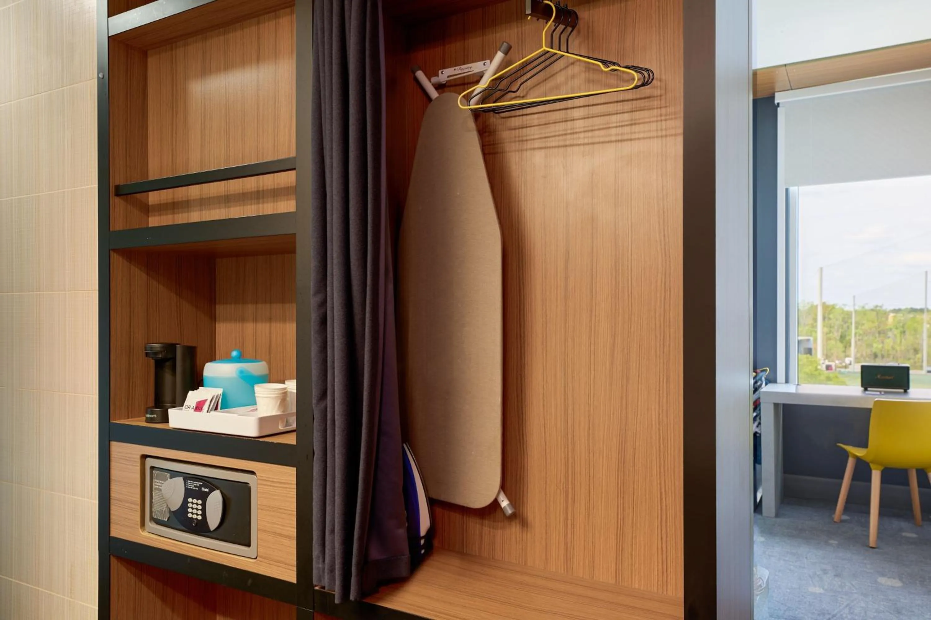 Photo of the whole room, Bed in Aloft Charleston Airport and Convention Center