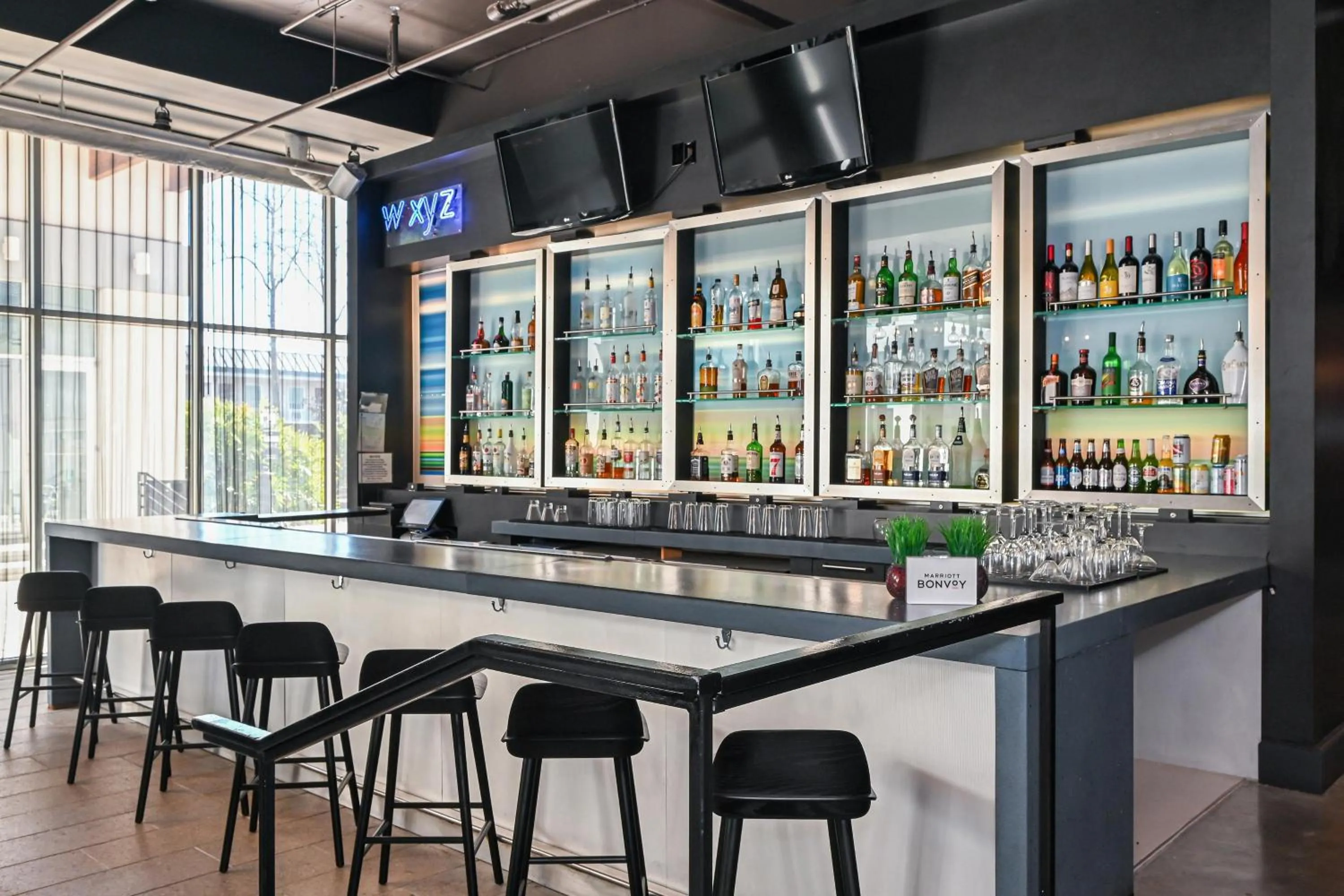 Lounge or bar in Aloft Charleston Airport and Convention Center