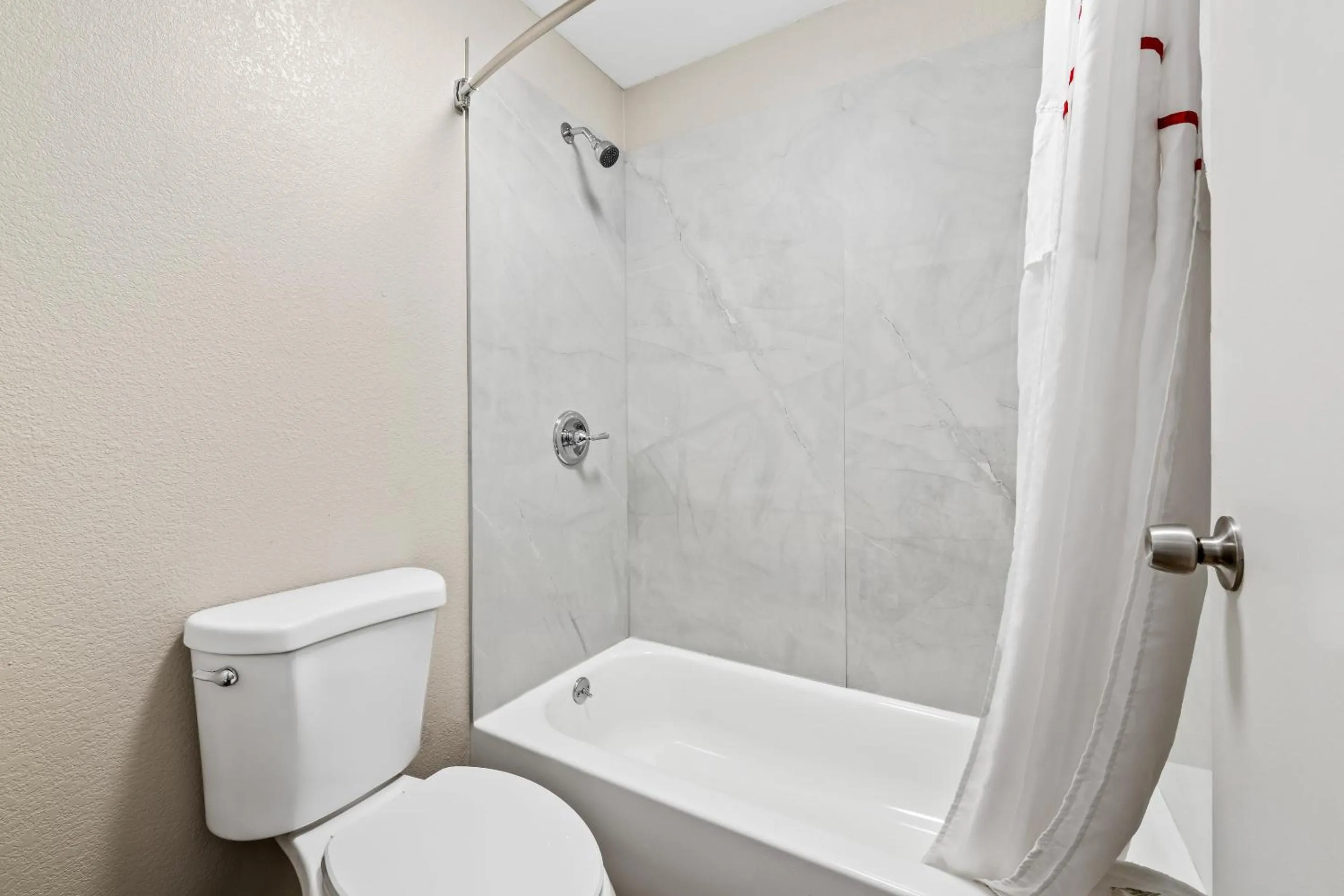 Bathroom in Red Roof Inn Charlotte - Airport