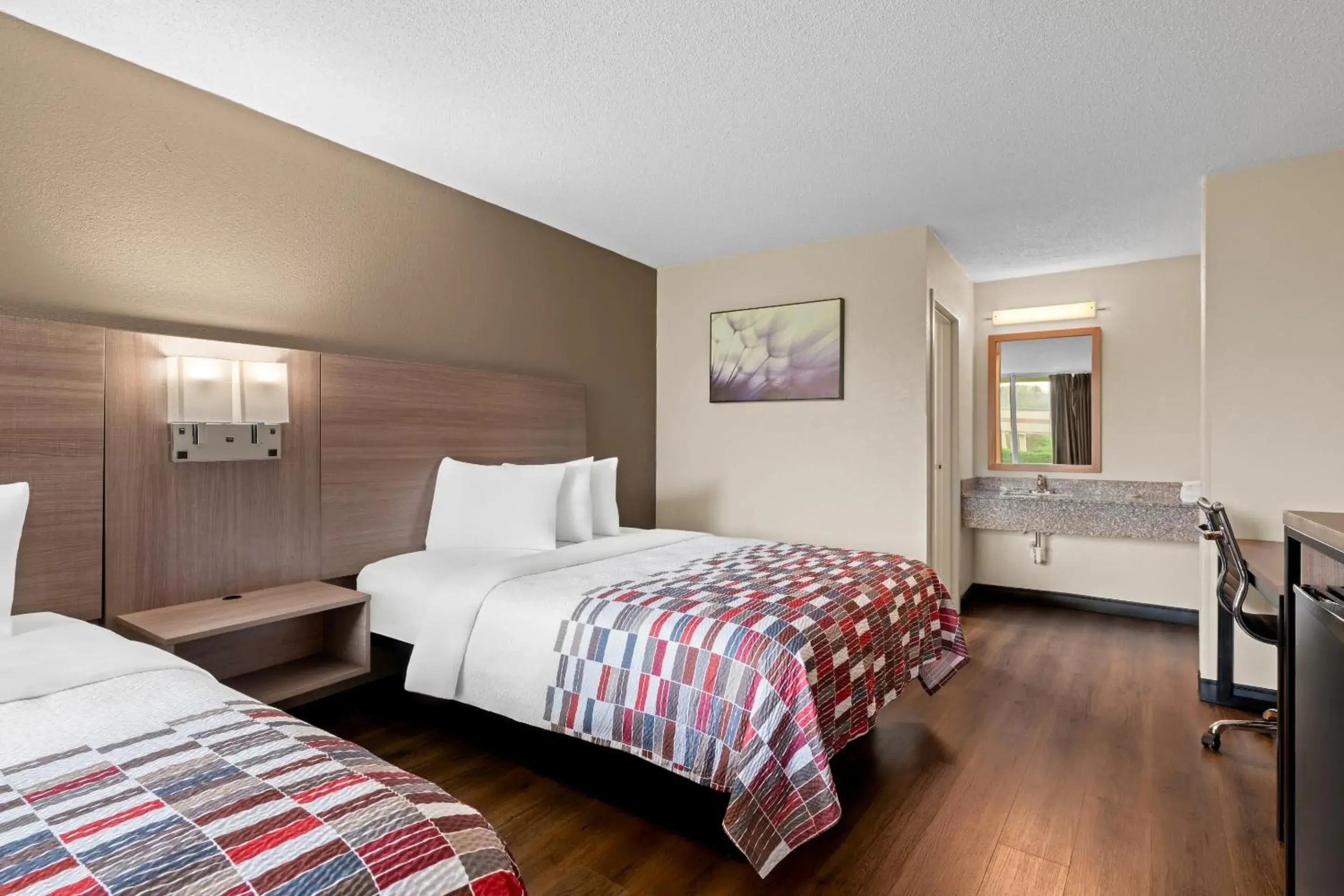 Photo of the whole room, Bed in Red Roof Inn Charlotte - Airport Photo of the whole room, Bed in Red Roof Inn Charlotte - Airport