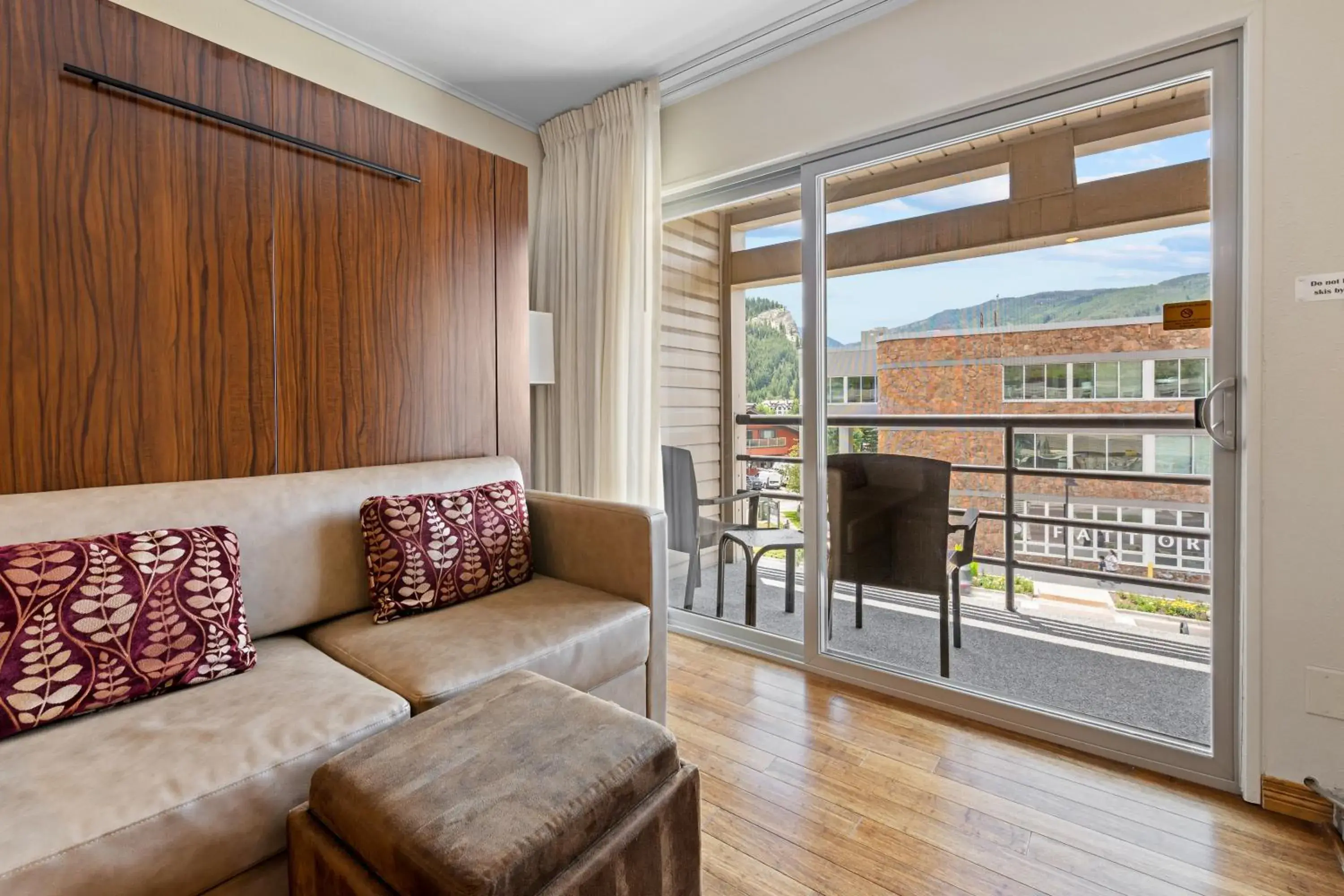 Living room in The Christie Lodge – All Suite Property Vail Valley/Beaver Creek Living room in The Christie Lodge – All Suite Property Vail Valley/Beaver Creek