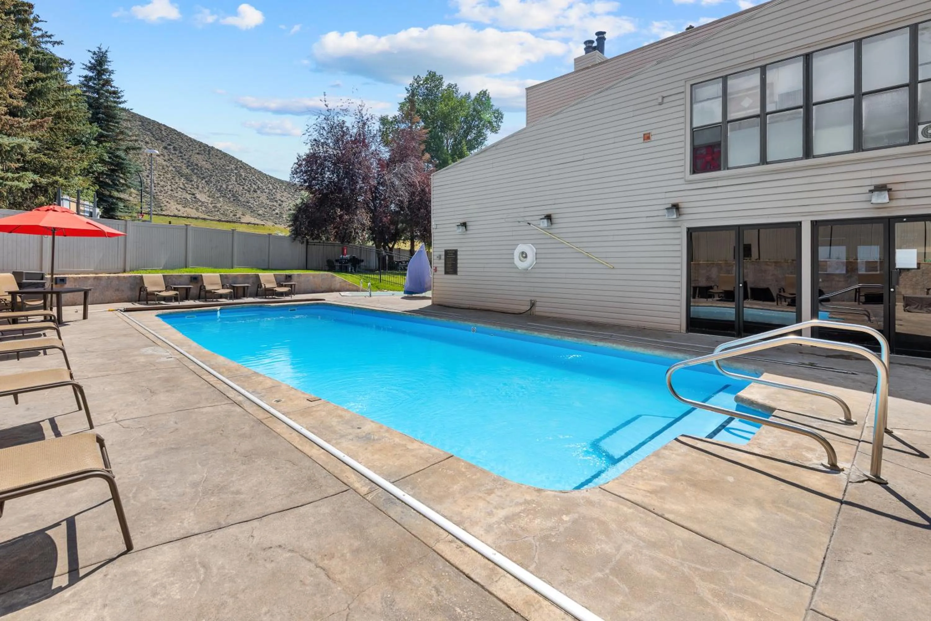 Swimming pool in The Christie Lodge – All Suite Property Vail Valley/Beaver Creek
